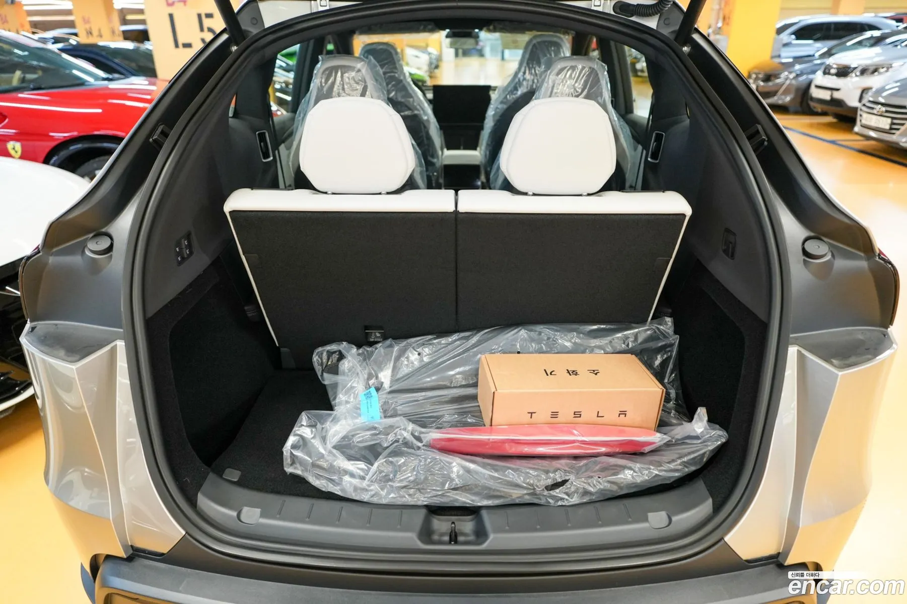Tesla Model Y 2026 — 15