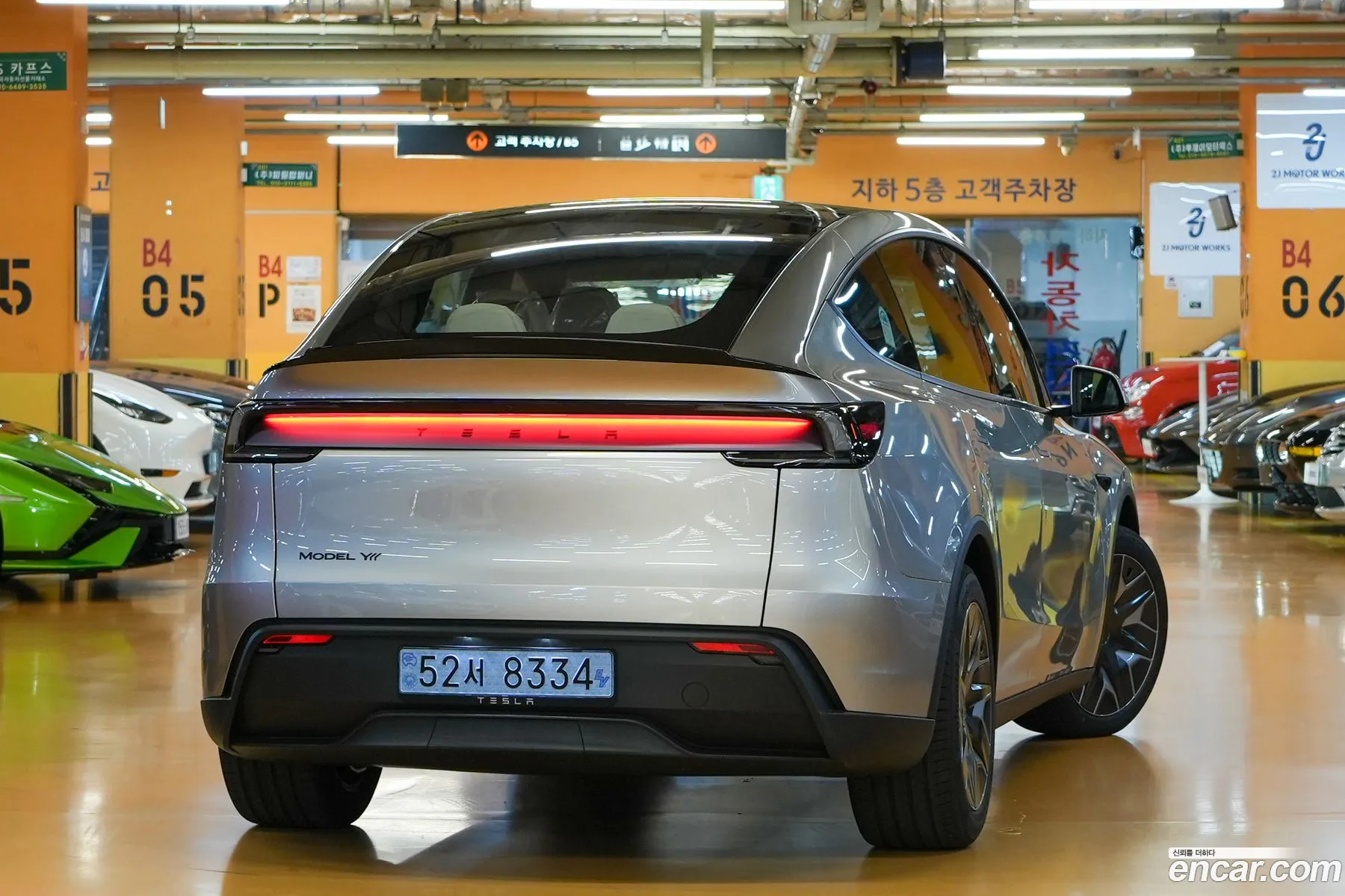 Tesla Model Y 2026 — 12