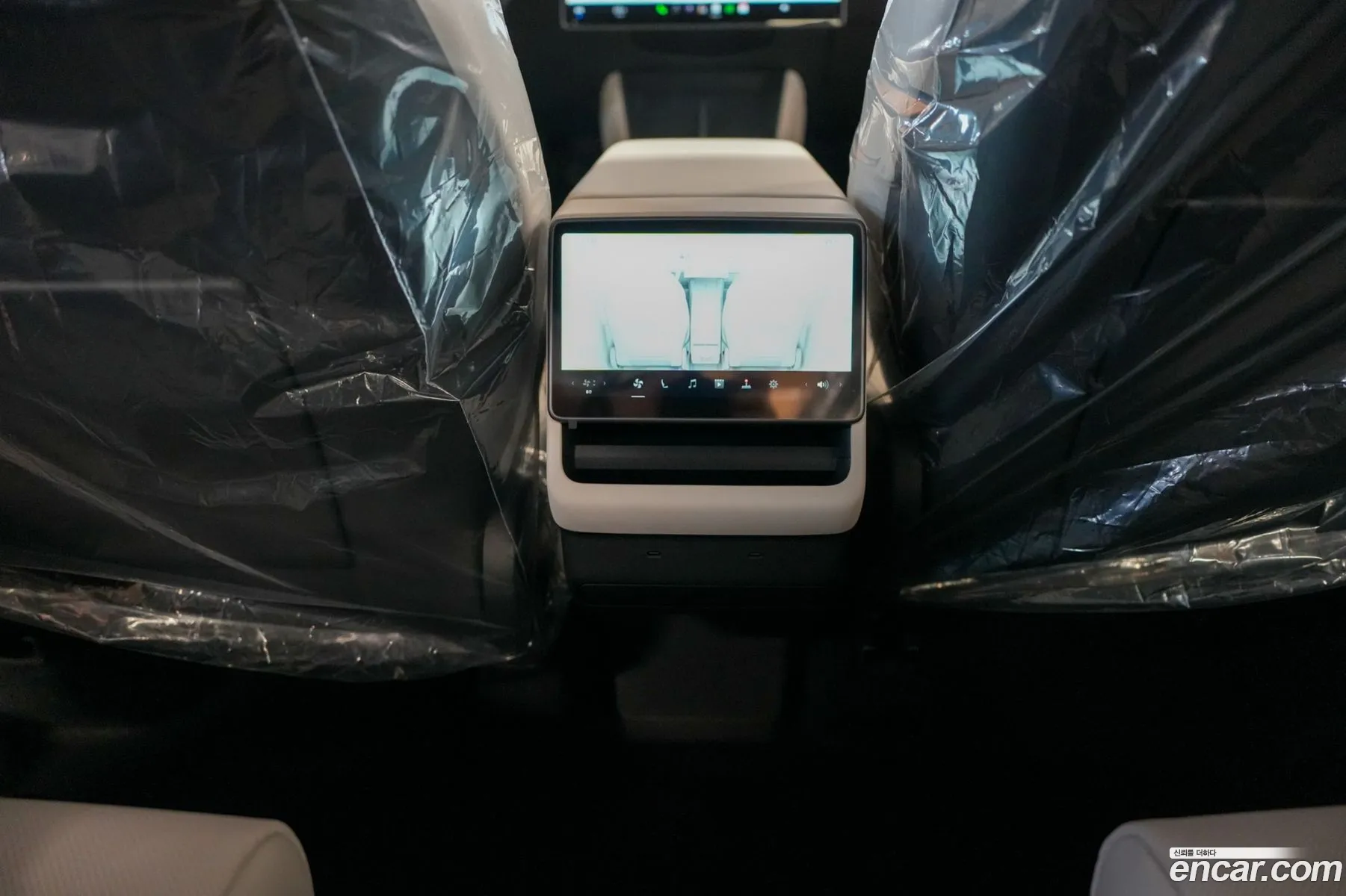 Tesla Model Y 2026 — 11