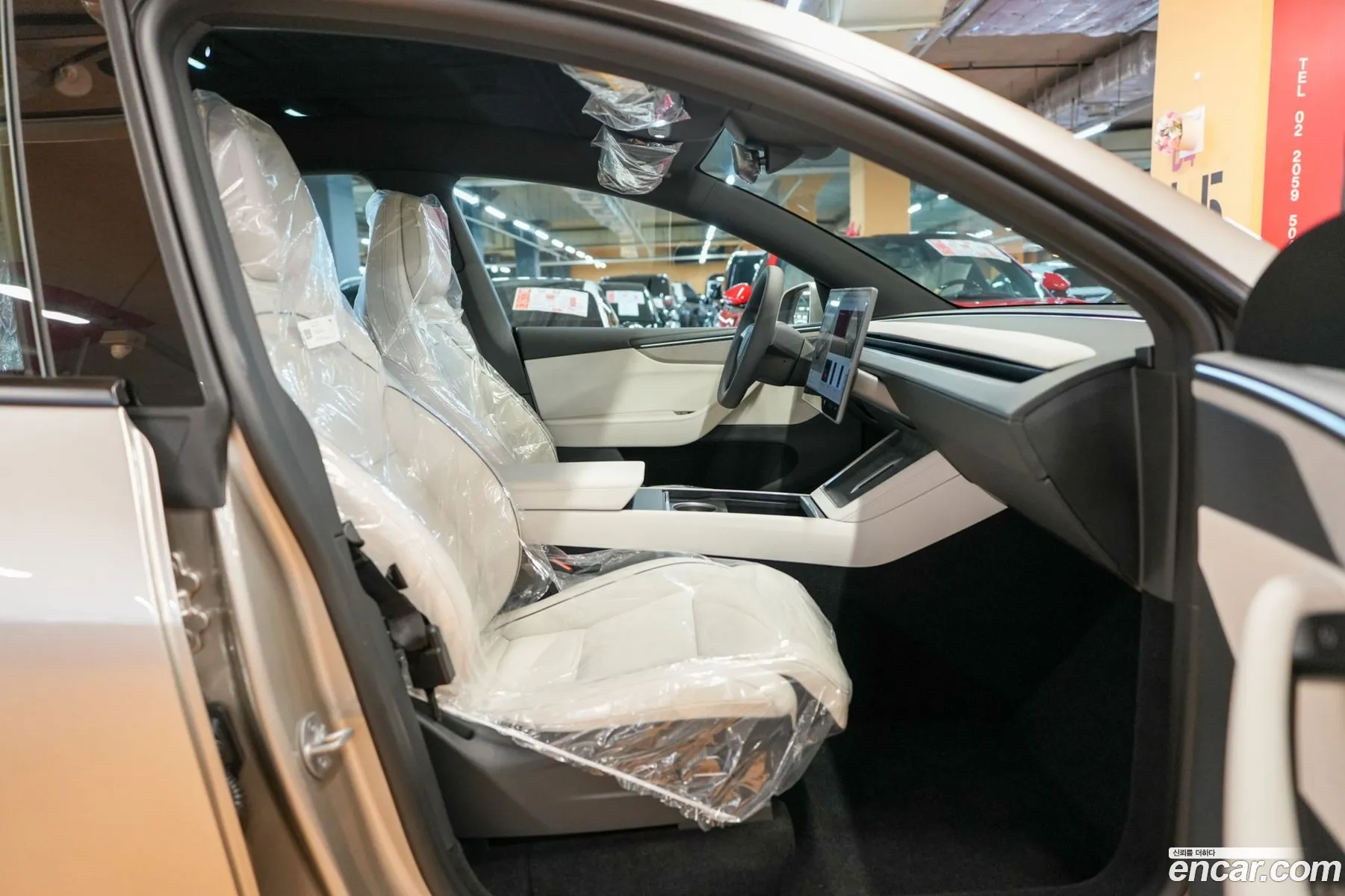Tesla Model Y 2026 — 17