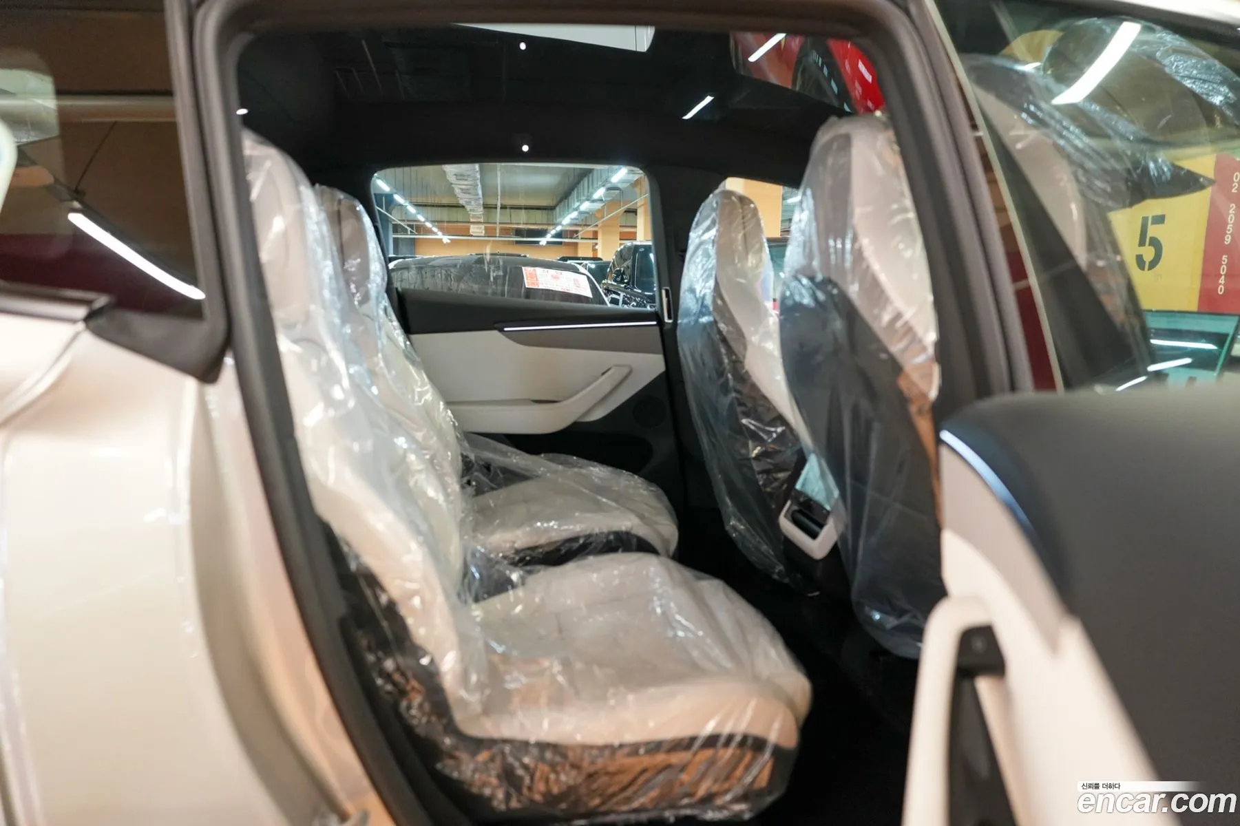 Tesla Model Y 2026 — 4