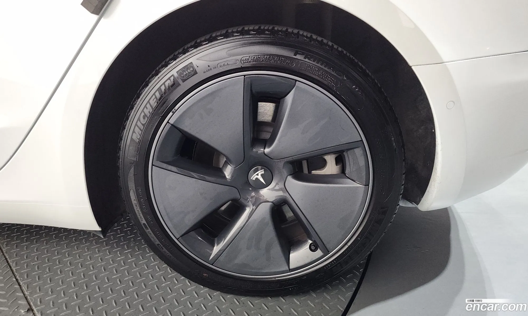 Tesla Model 3 2022 — 25