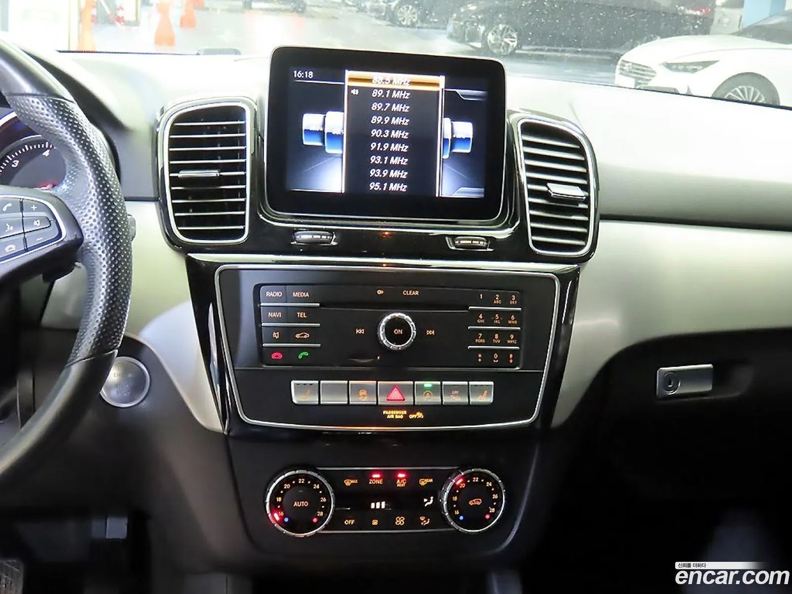 Mercedes-Benz GLE-Class W166 2018 — 4