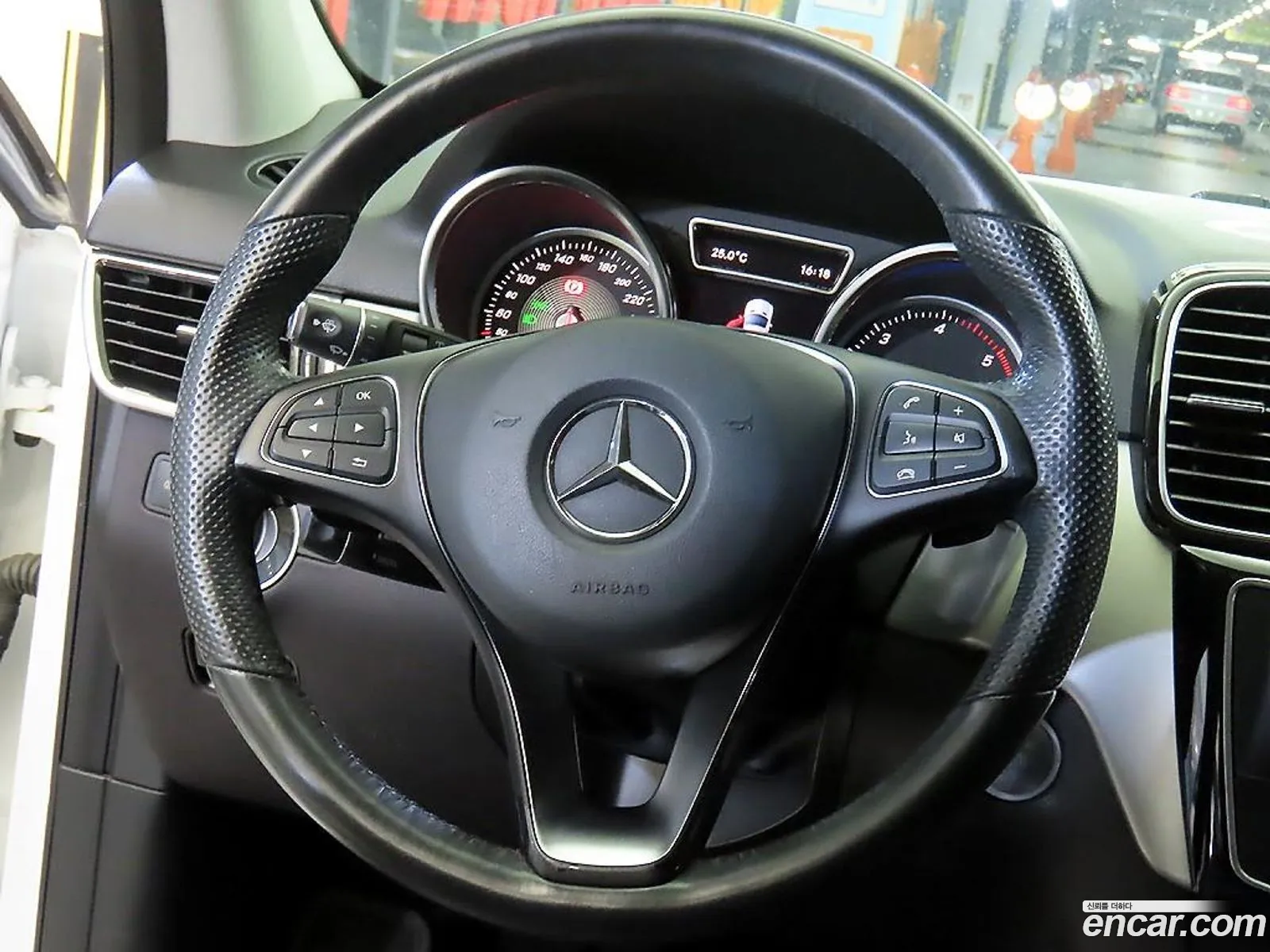 Mercedes-Benz GLE-Class W166 2018 — 16