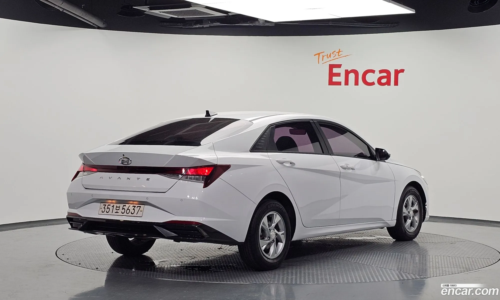 Hyundai Elantra 2020 — 16
