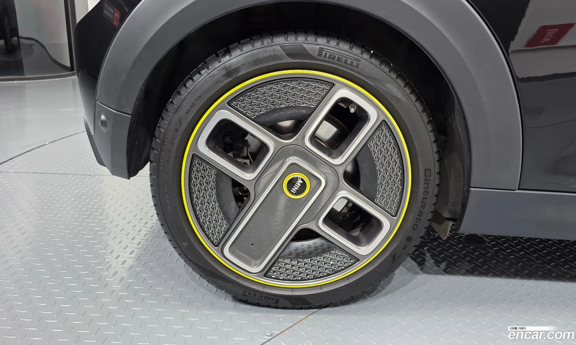 Mini Cooper Electric 2023 — 23