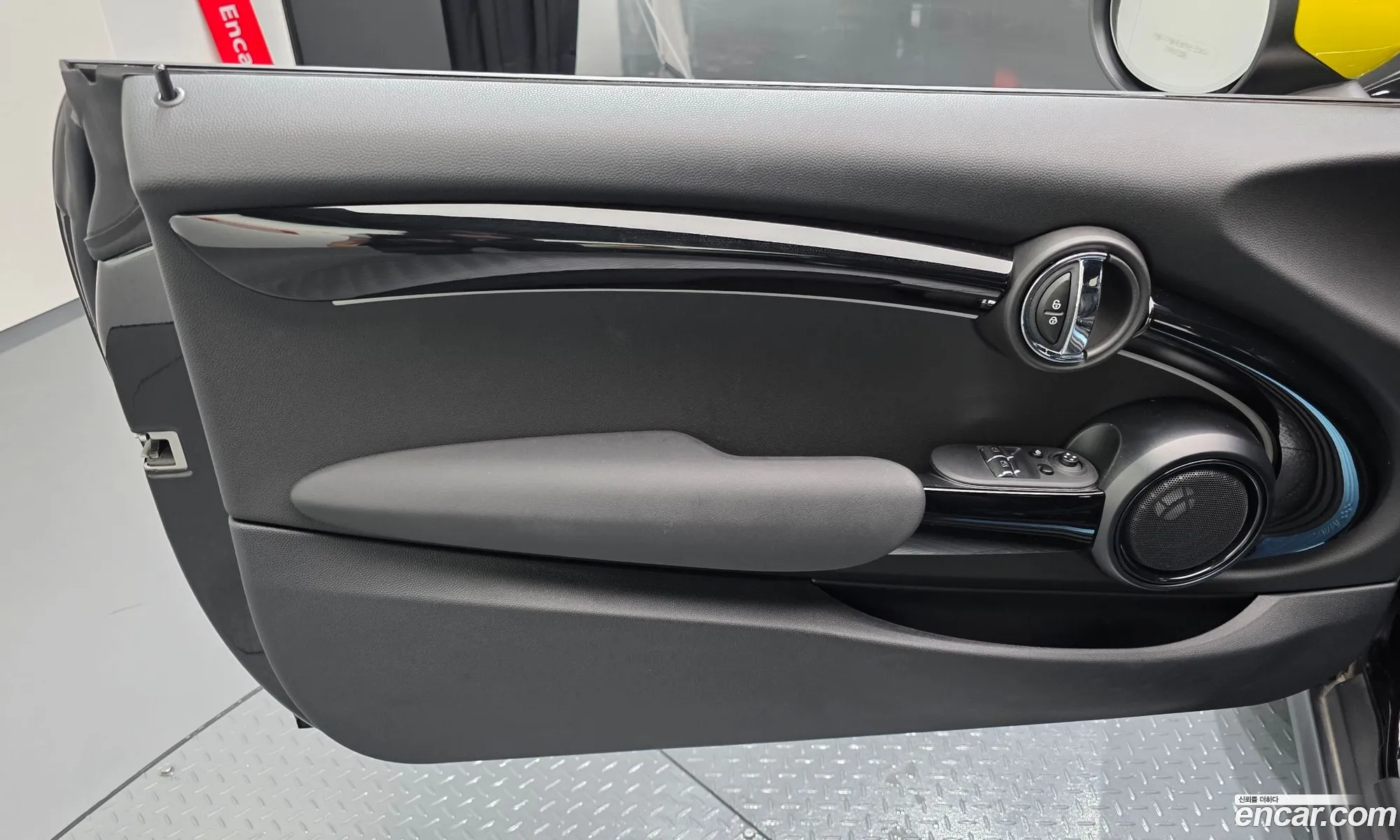 Mini Cooper Electric 2023 — 10