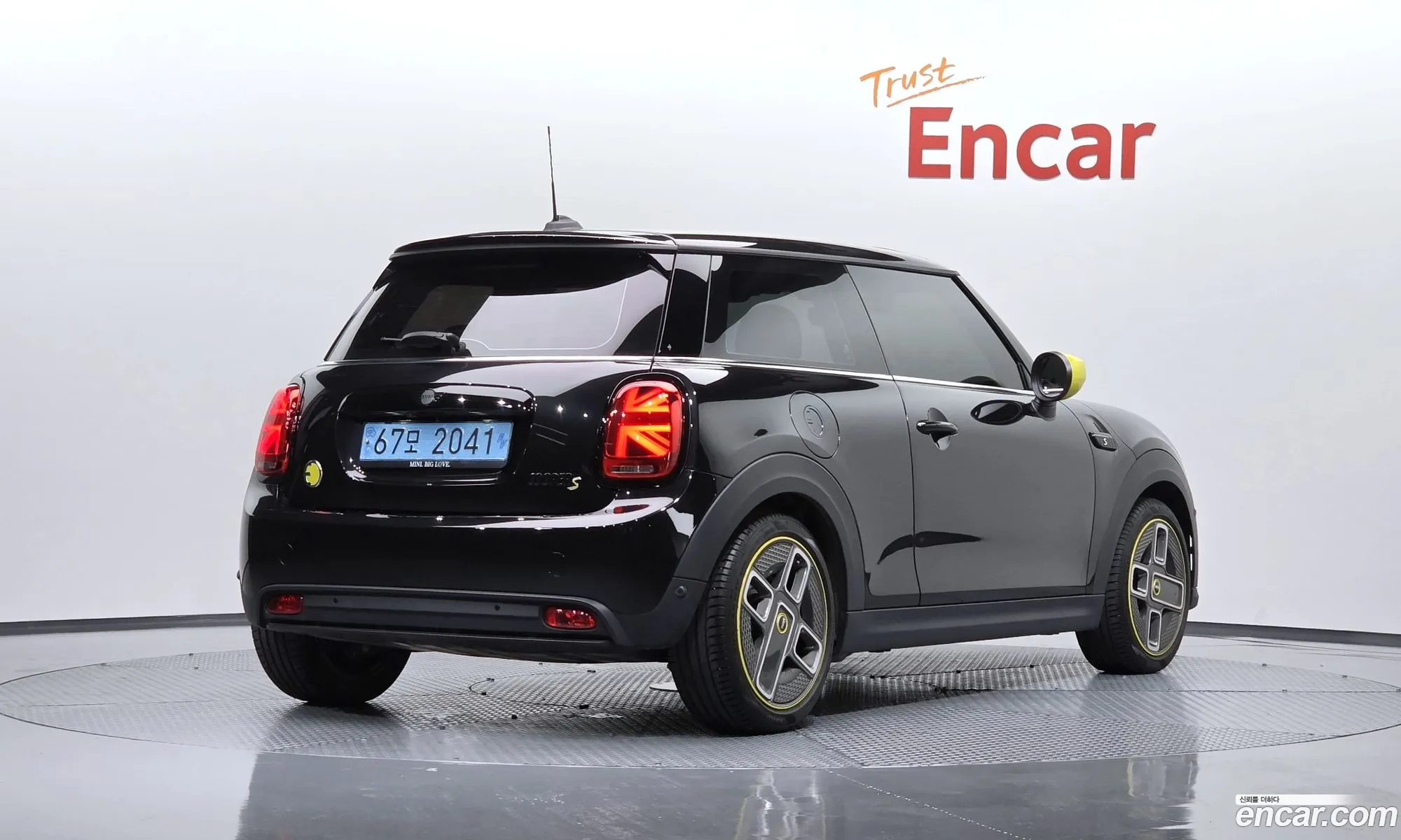 Mini Cooper Electric 2023 — 17