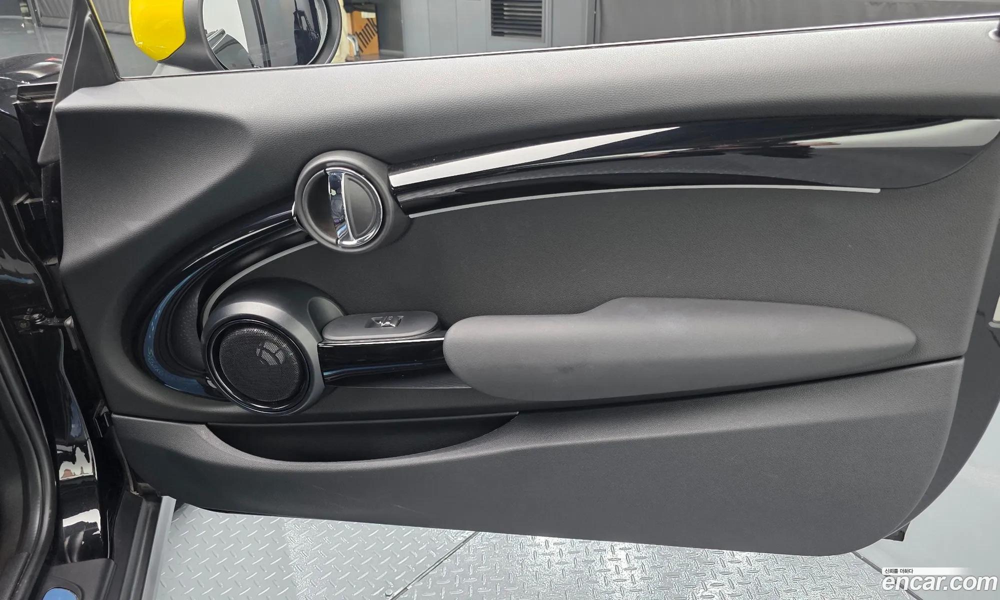 Mini Cooper Electric 2023 — 26