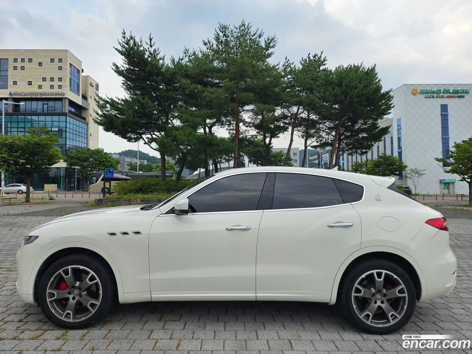 Maserati Levante 2017 — 18