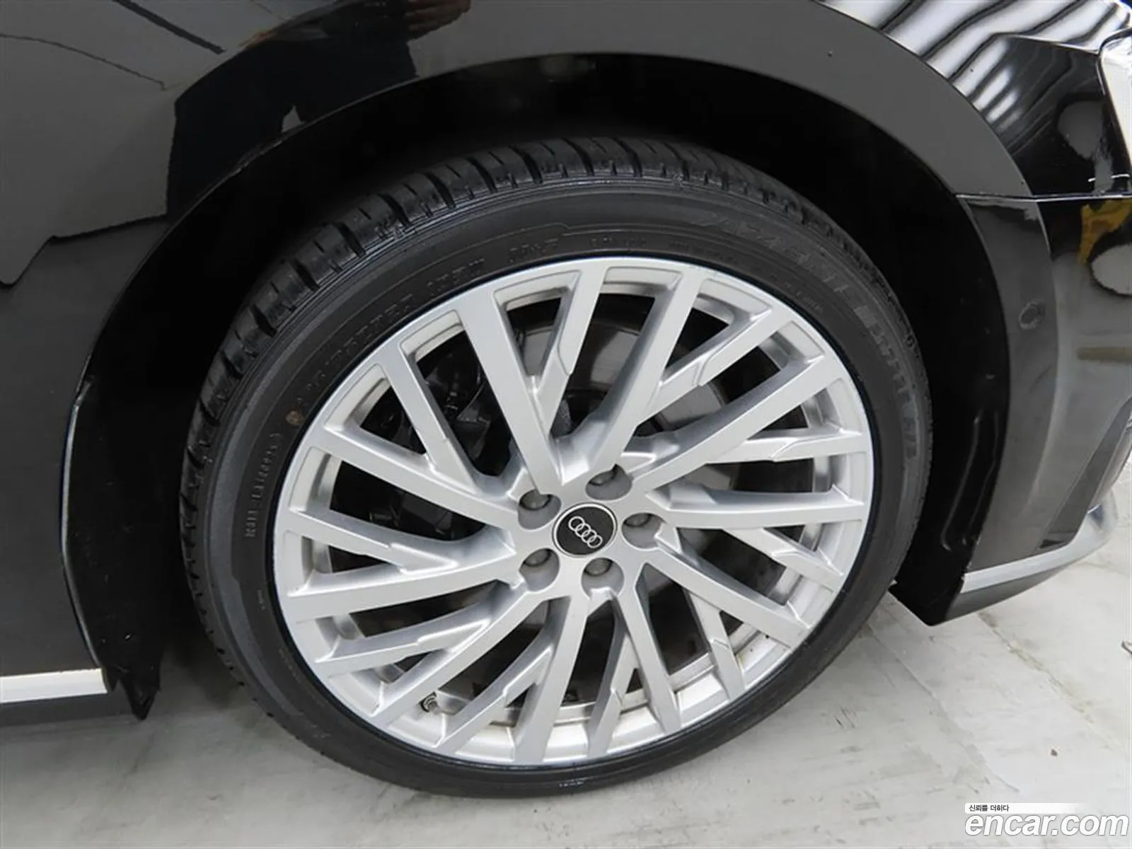 Audi A8 2021 — 12