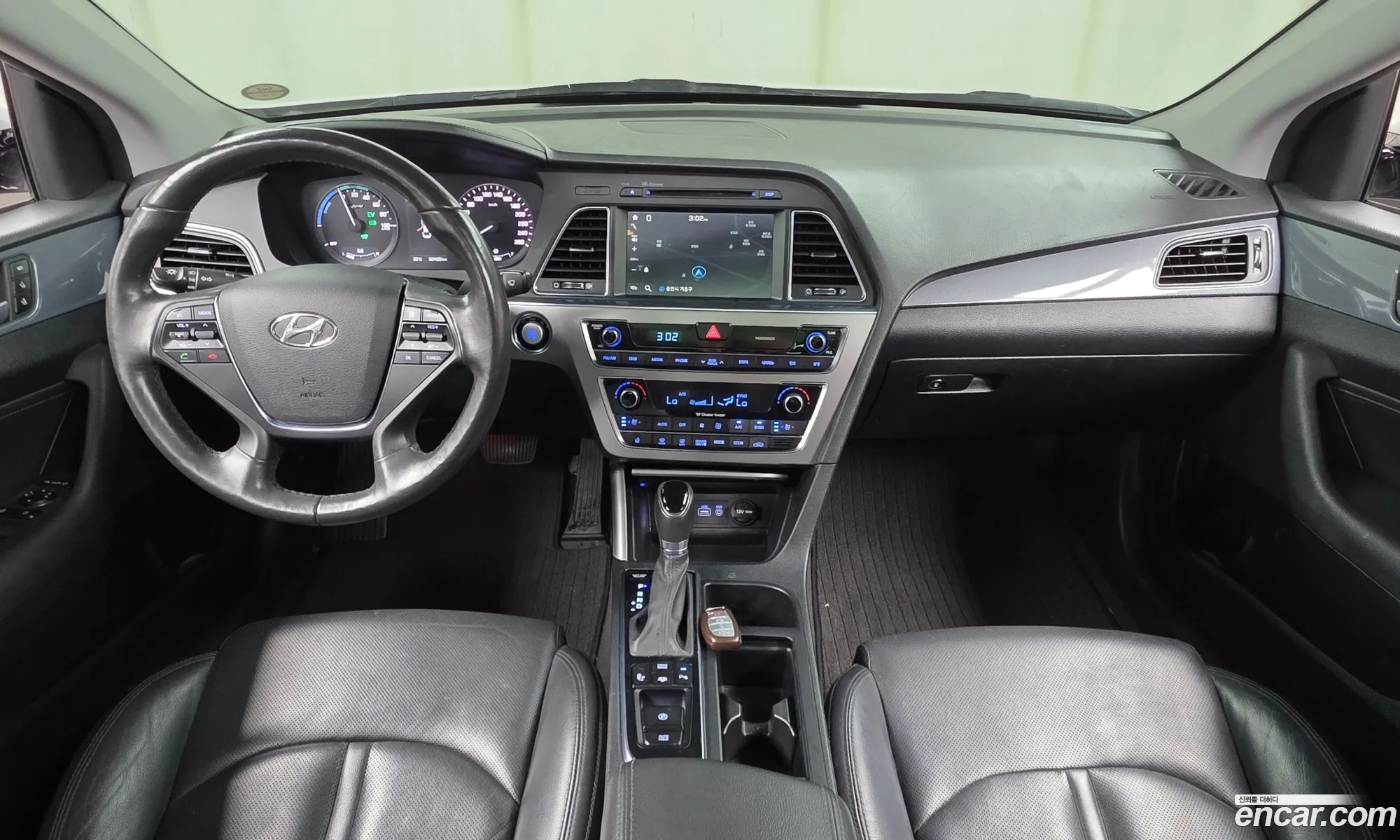 Hyundai LF Sonata Hybrid 2016 — 10