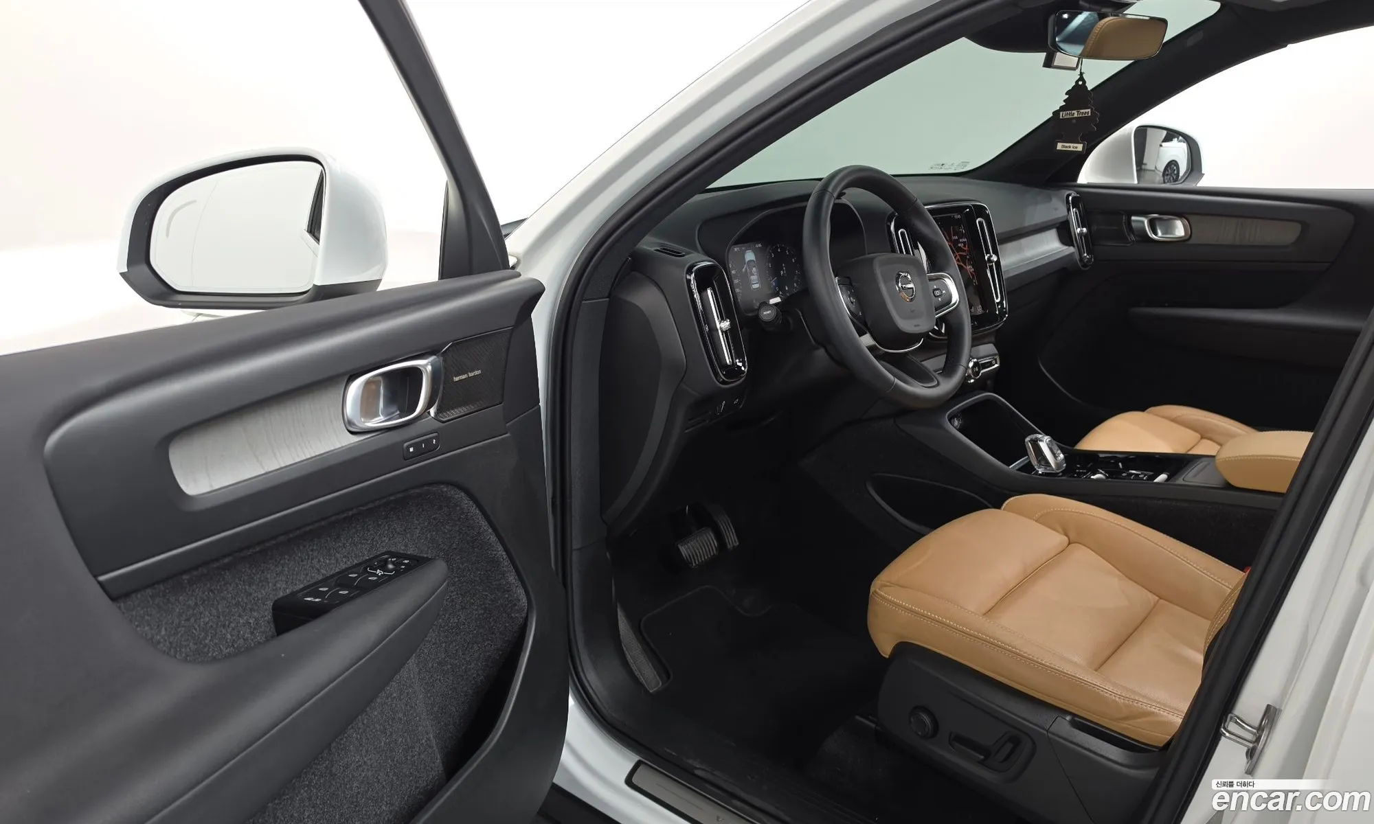 Volvo XC40 2022 — 35