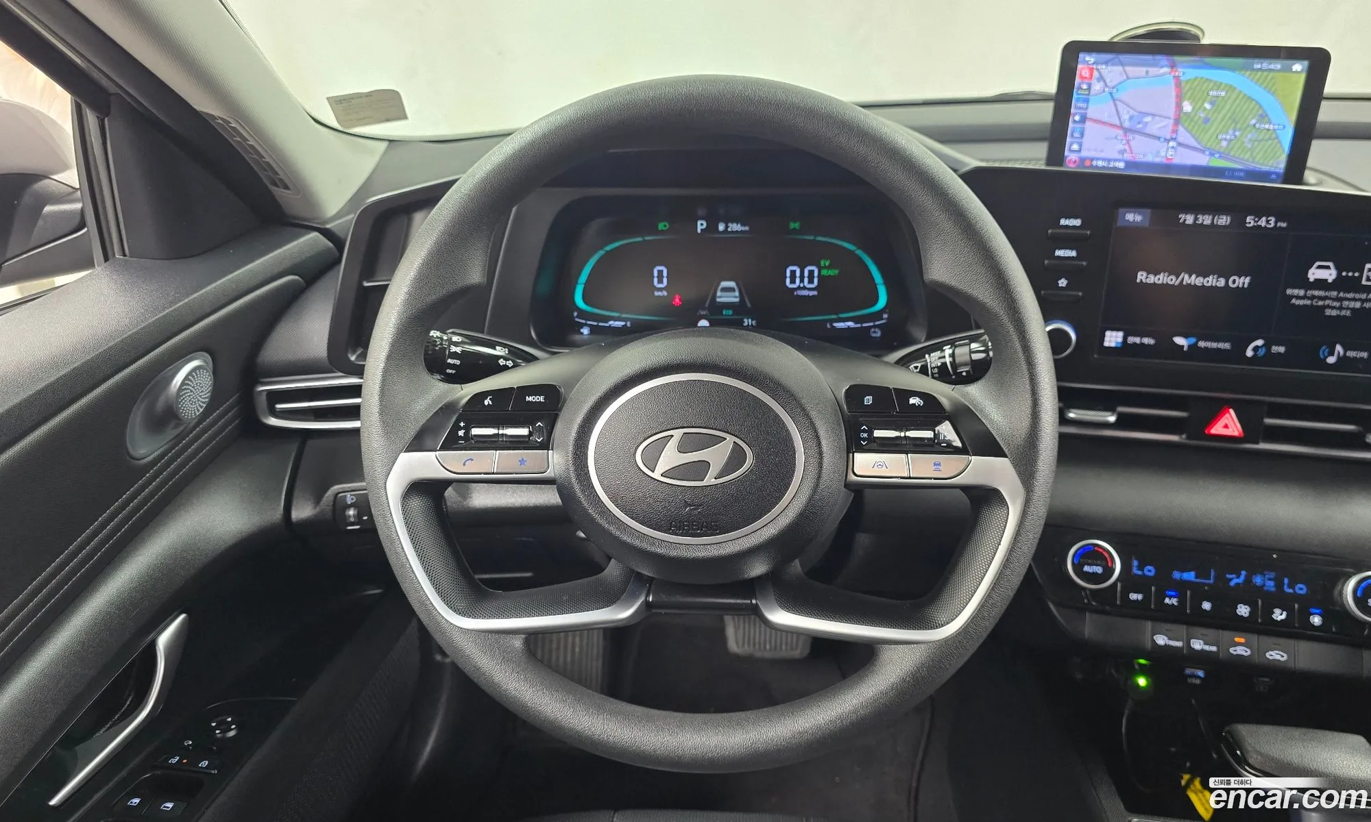 Hyundai Elantra Hybrid 2023 — 28