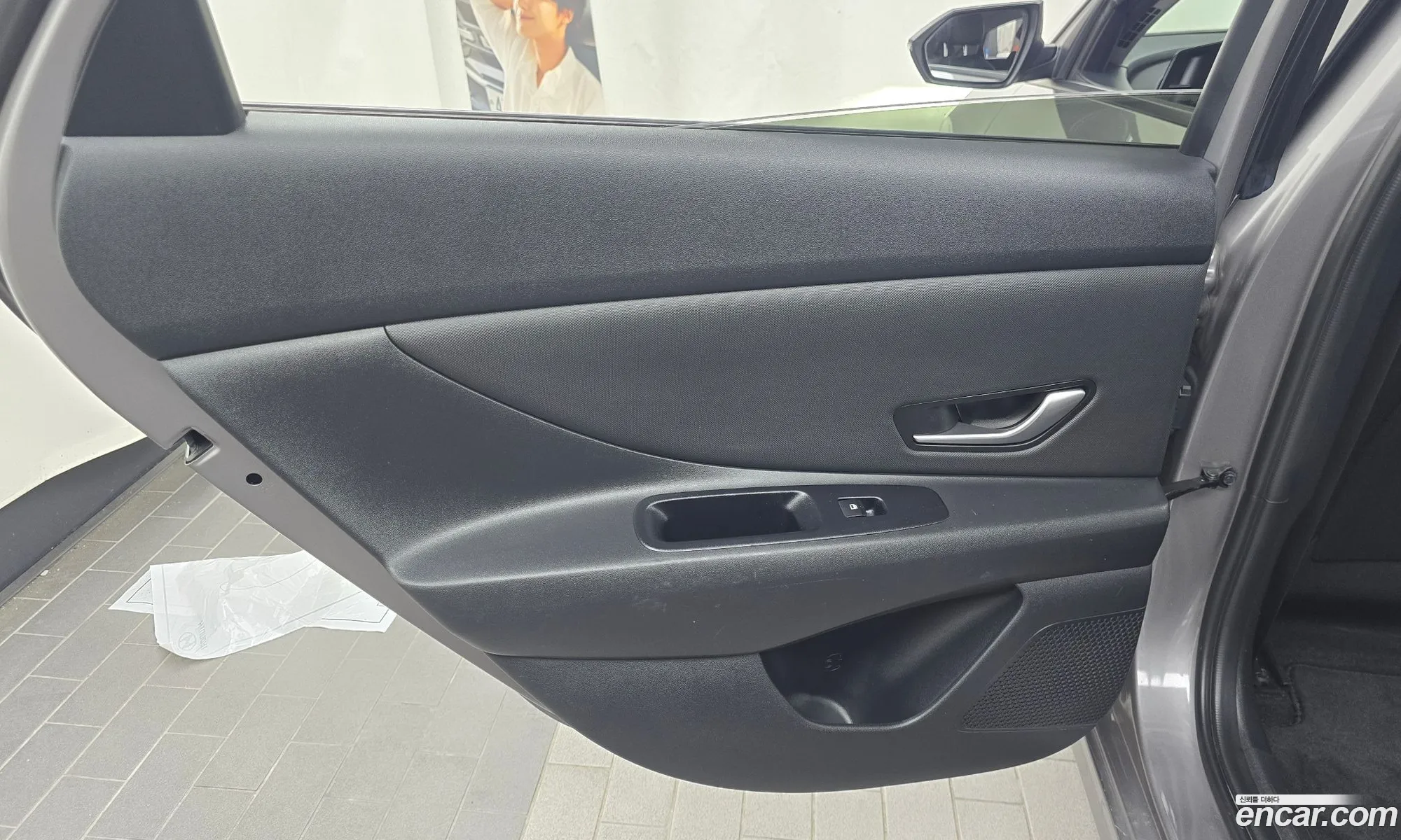 Hyundai Elantra Hybrid 2023 — 12