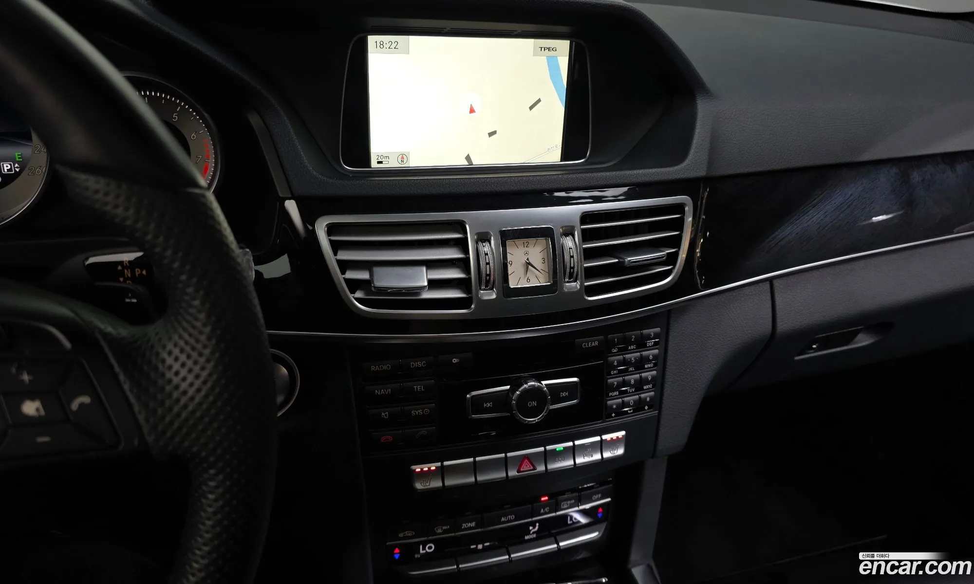 Mercedes-Benz E-Class W212 2014 WDDHF5FB2EB010148 — 31