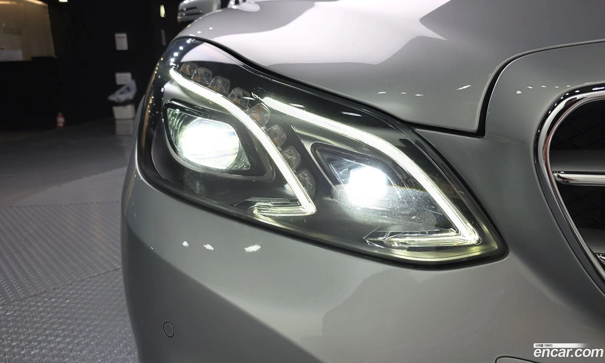 Mercedes-Benz E-Class W212 2014 WDDHF5FB2EB010148 — 14