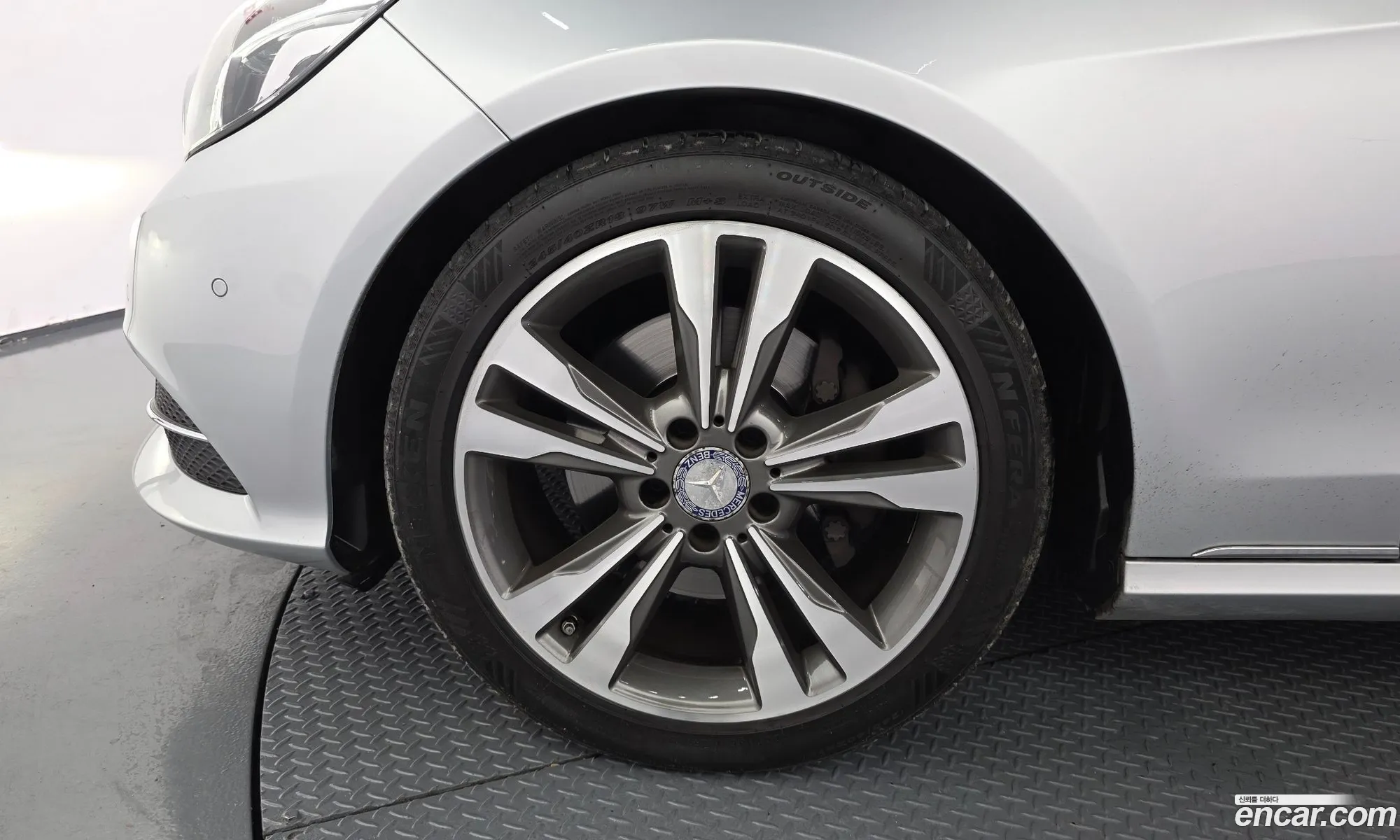 Mercedes-Benz E-Class W212 2014 WDDHF5FB2EB010148 — 11