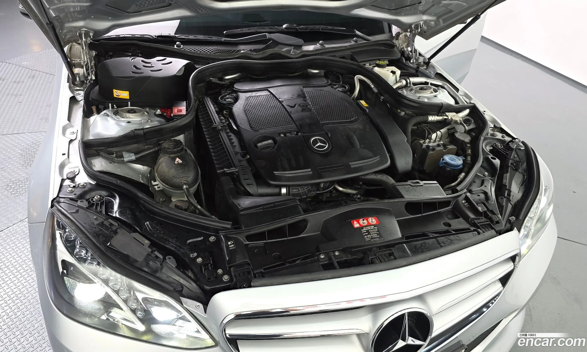 Mercedes-Benz E-Class W212 2014 WDDHF5FB2EB010148 — 23