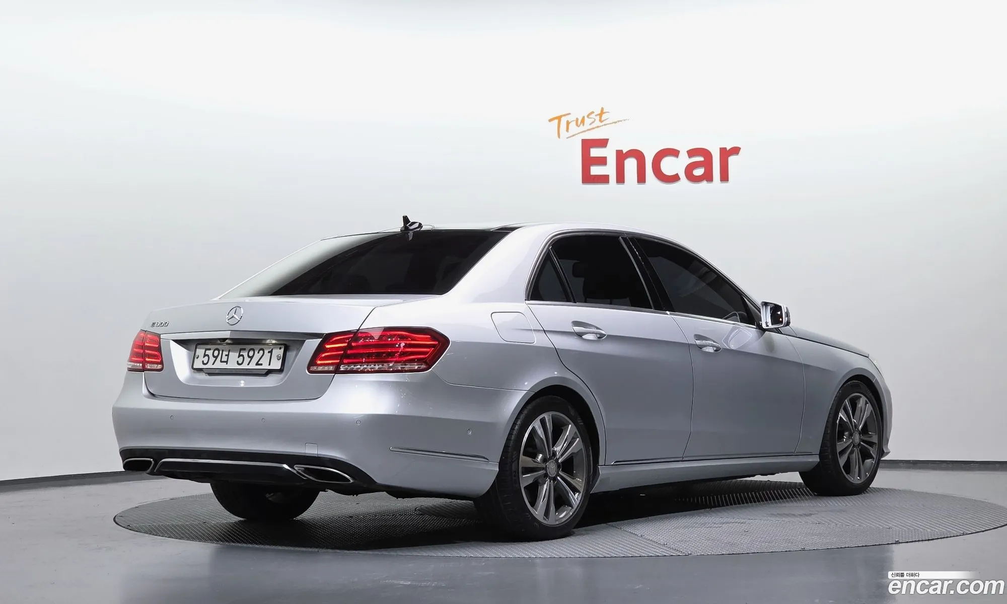 Mercedes-Benz E-Class W212 2014 WDDHF5FB2EB010148 — 4