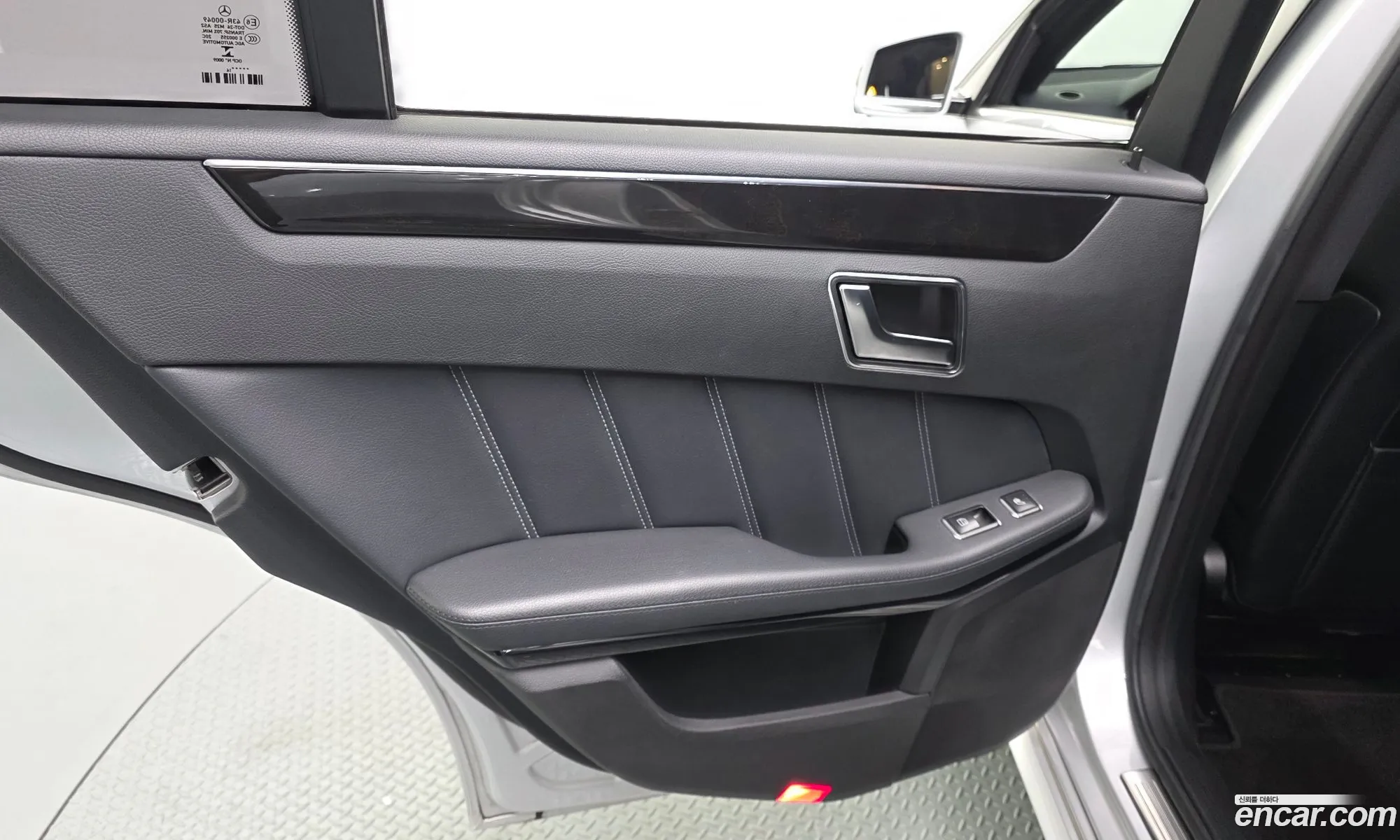 Mercedes-Benz E-Class W212 2014 WDDHF5FB2EB010148 — 26