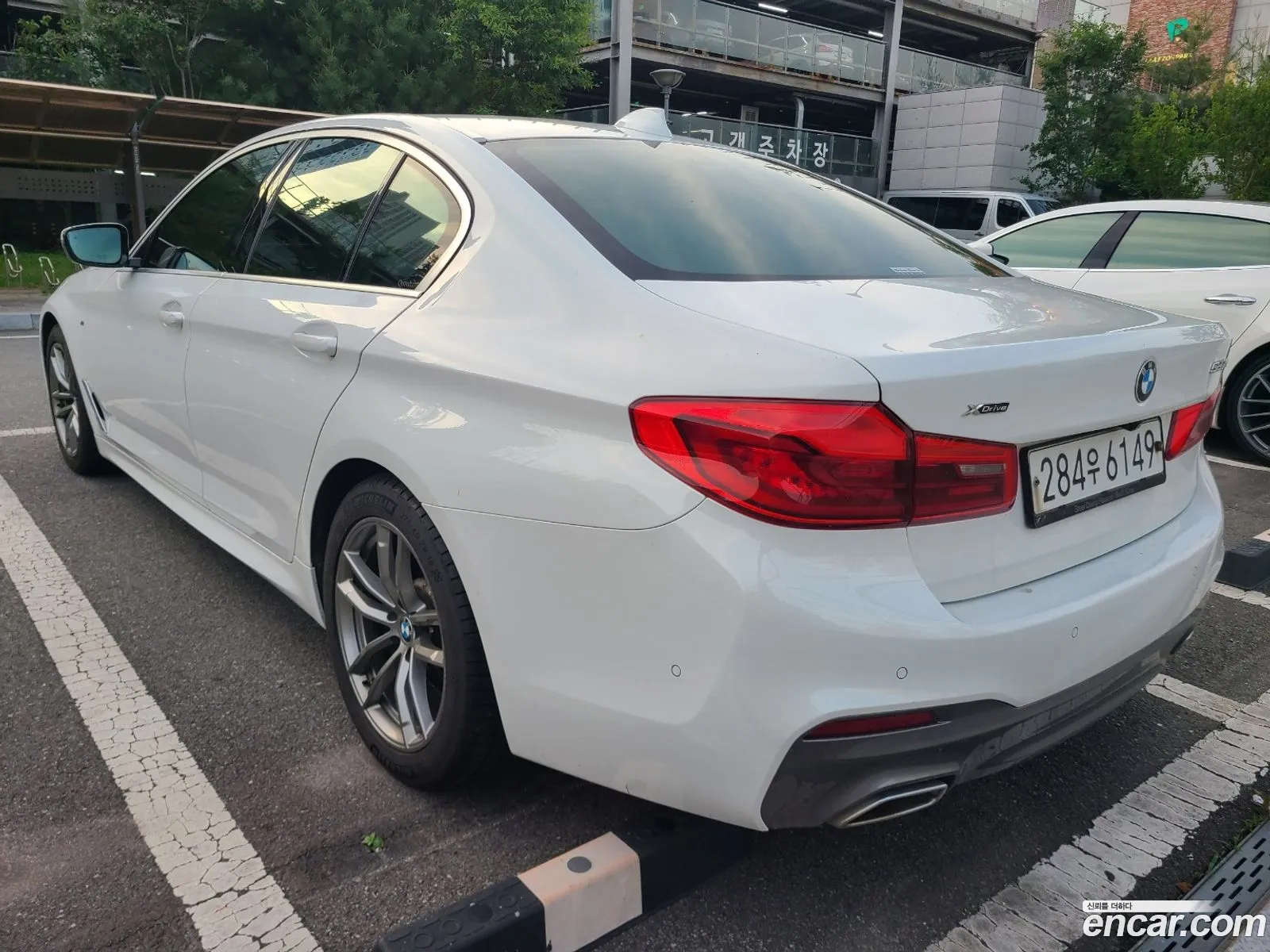 BMW 5 Series 2019 — 12