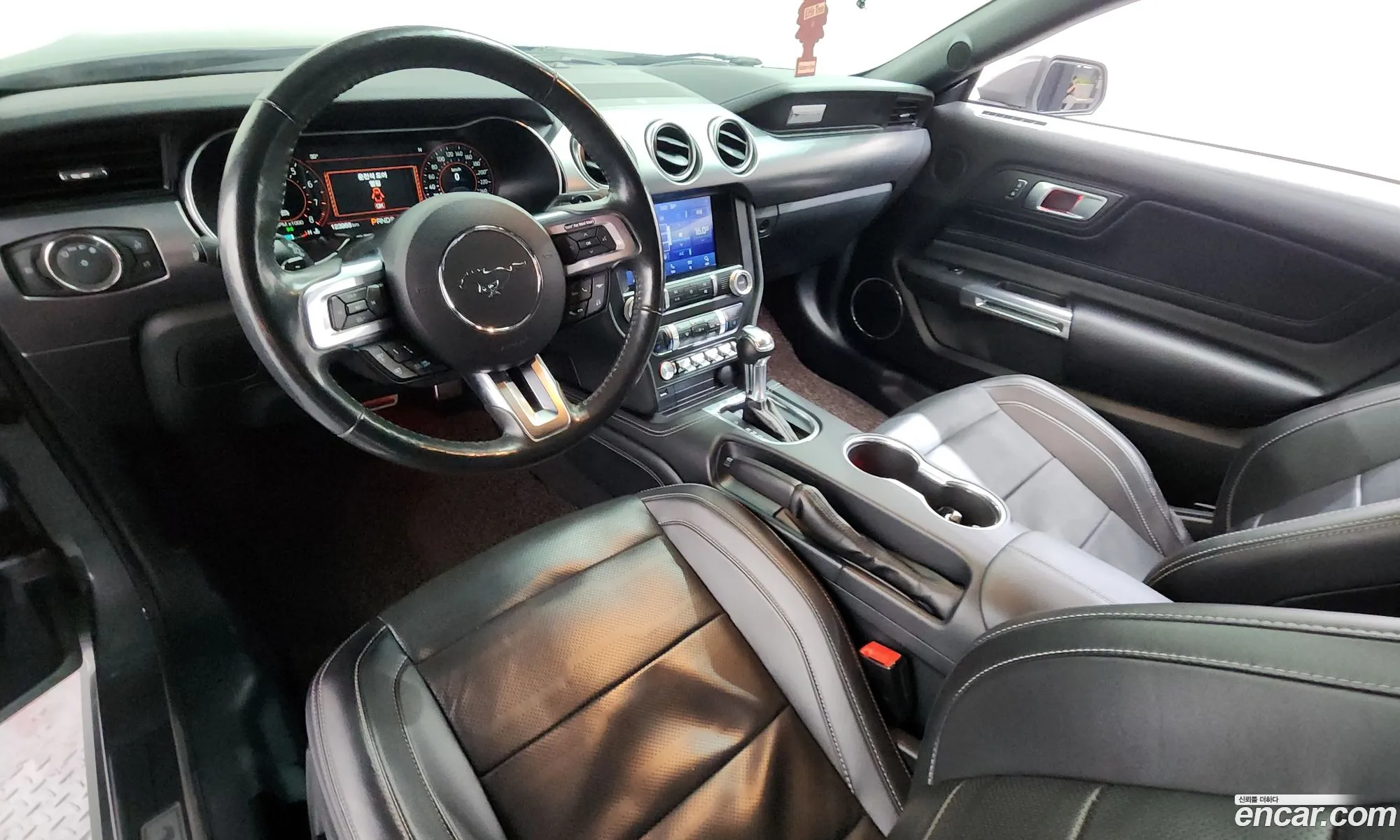 Ford Mustang 2021 — 17