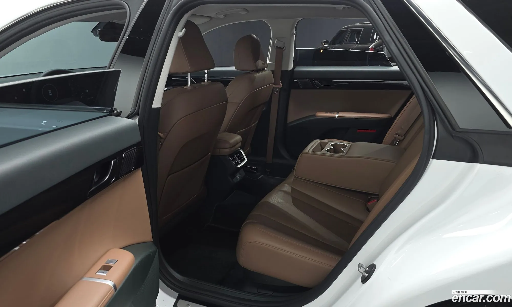 Hyundai Grandeur 2023 — 26