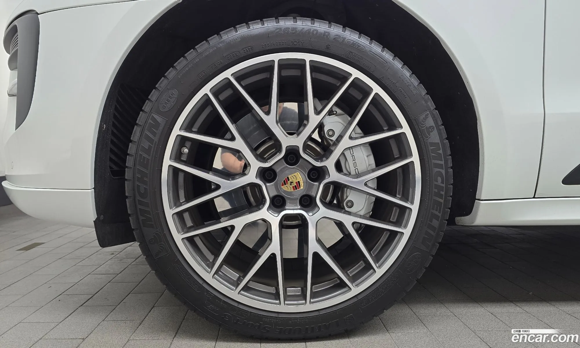 Porsche Macan 2020 WP1AG2959LLB65203 — 32