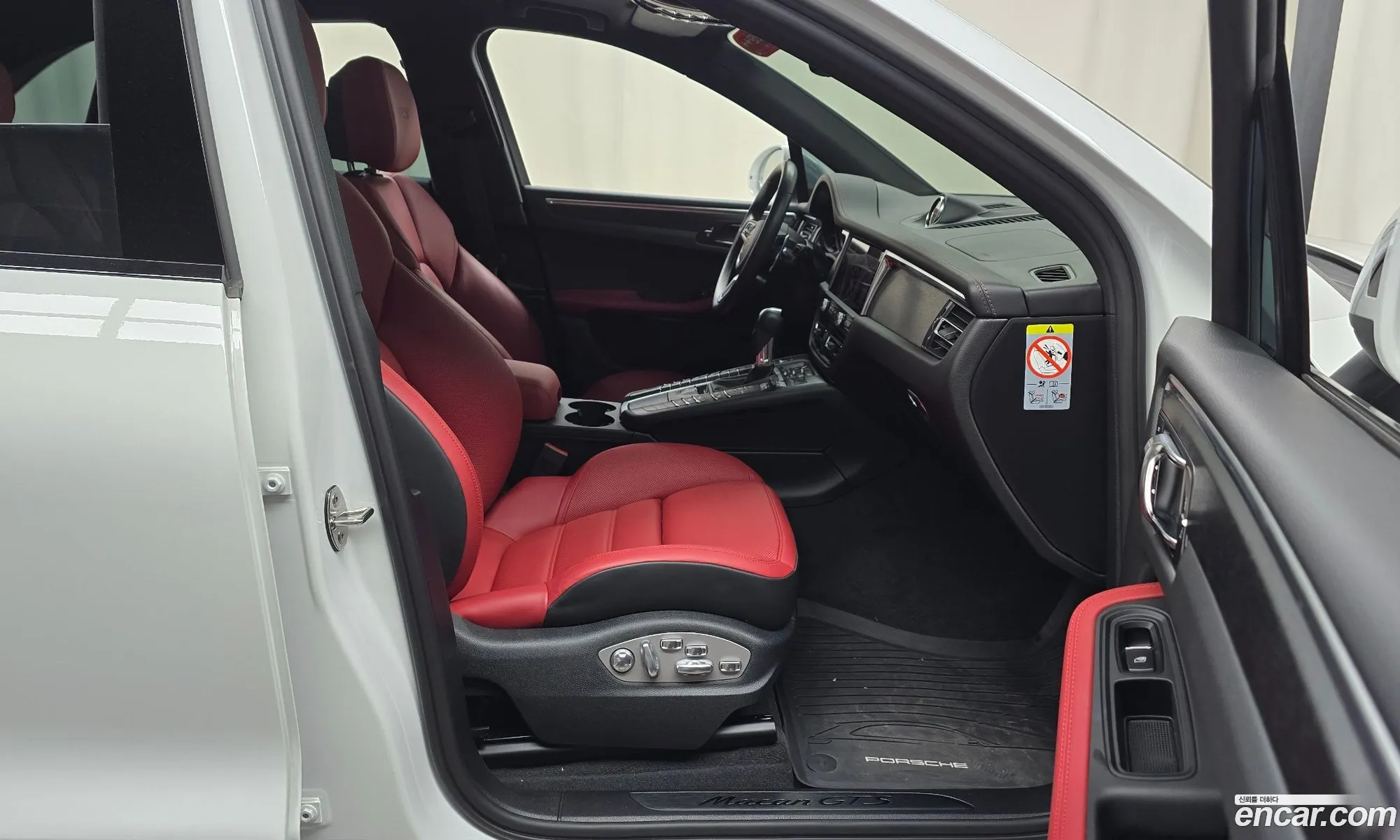 Porsche Macan 2020 WP1AG2959LLB65203 — 24