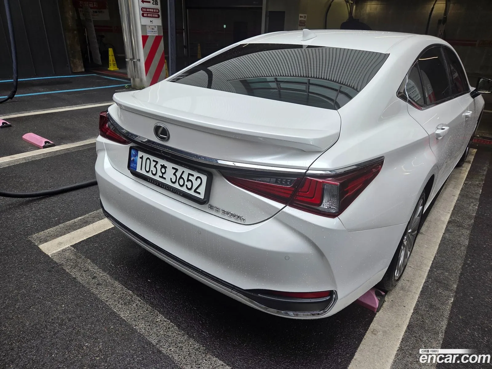 Lexus ES300h 7th Gen 2023 — 4