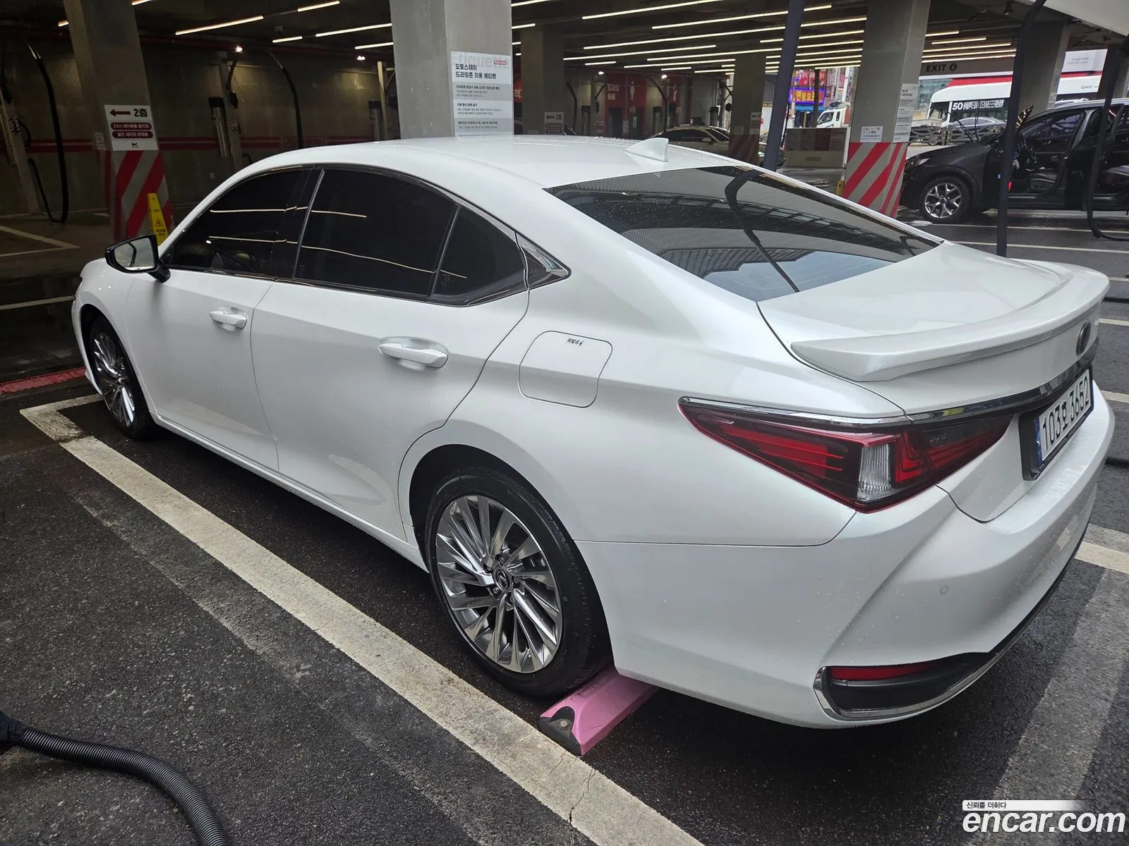 Lexus ES300h 7th Gen 2023 — 2