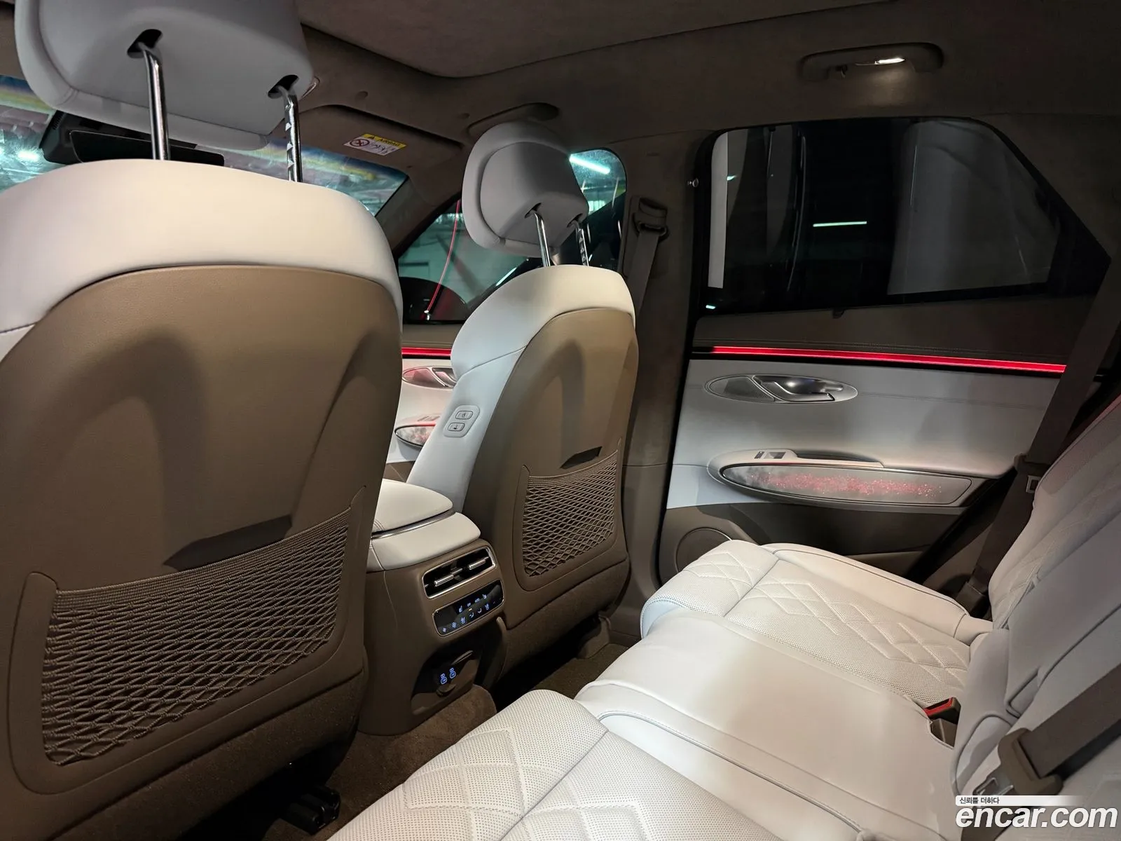 Genesis Electrified GV70 2026 — 13
