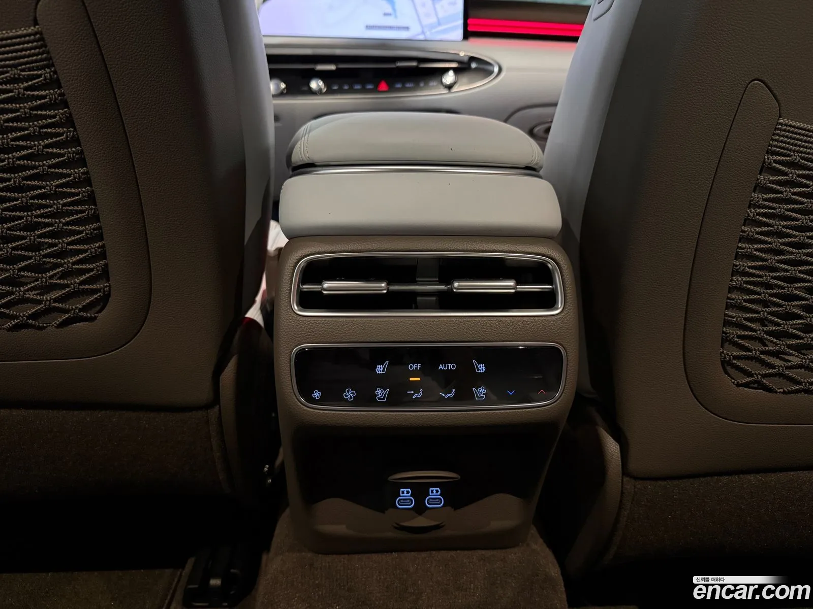 Genesis Electrified GV70 2026 — 8