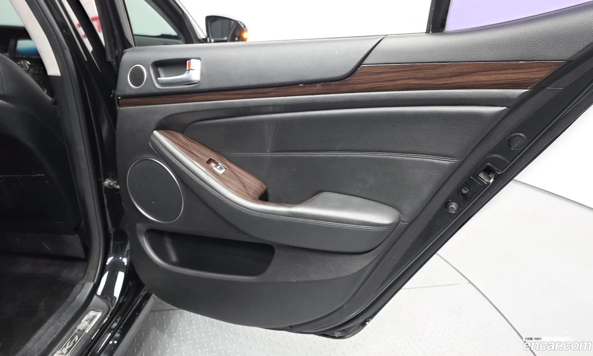 Kia K7 2016 KNALM415BGA215720 — 17