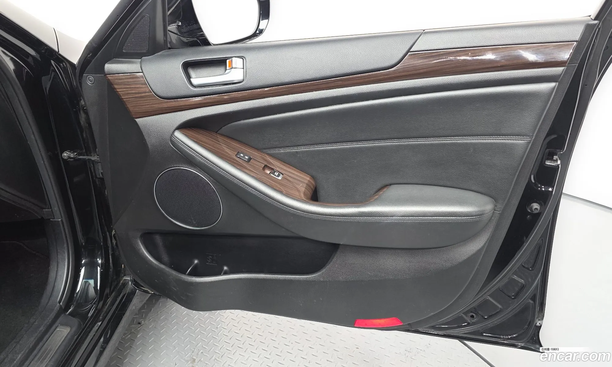Kia K7 2016 KNALM415BGA215720 — 27