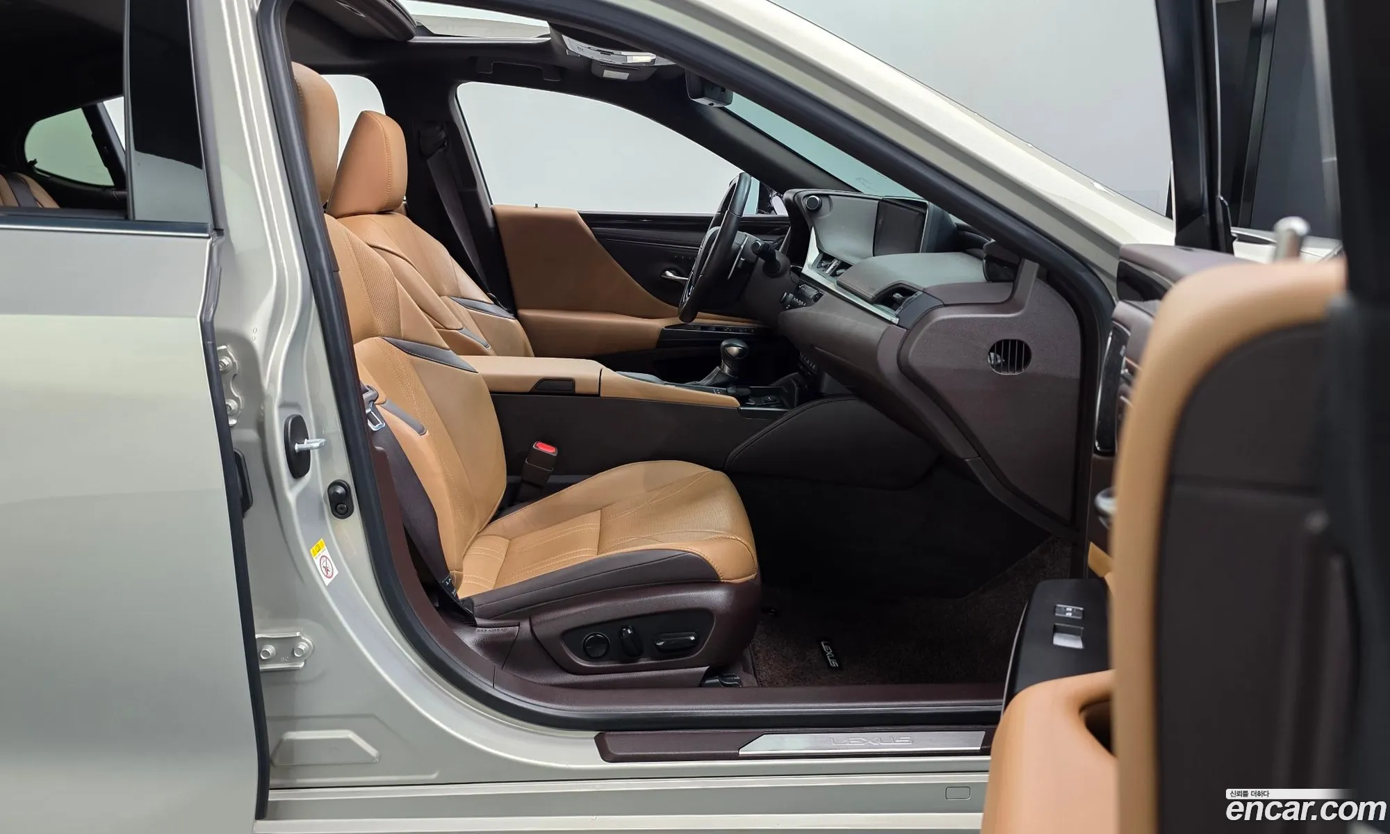 Lexus ES300h 7th Gen 2019 — 31