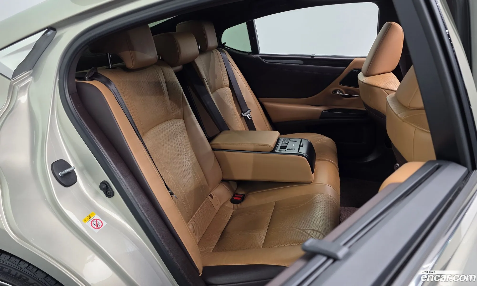 Lexus ES300h 7th Gen 2019 — 28