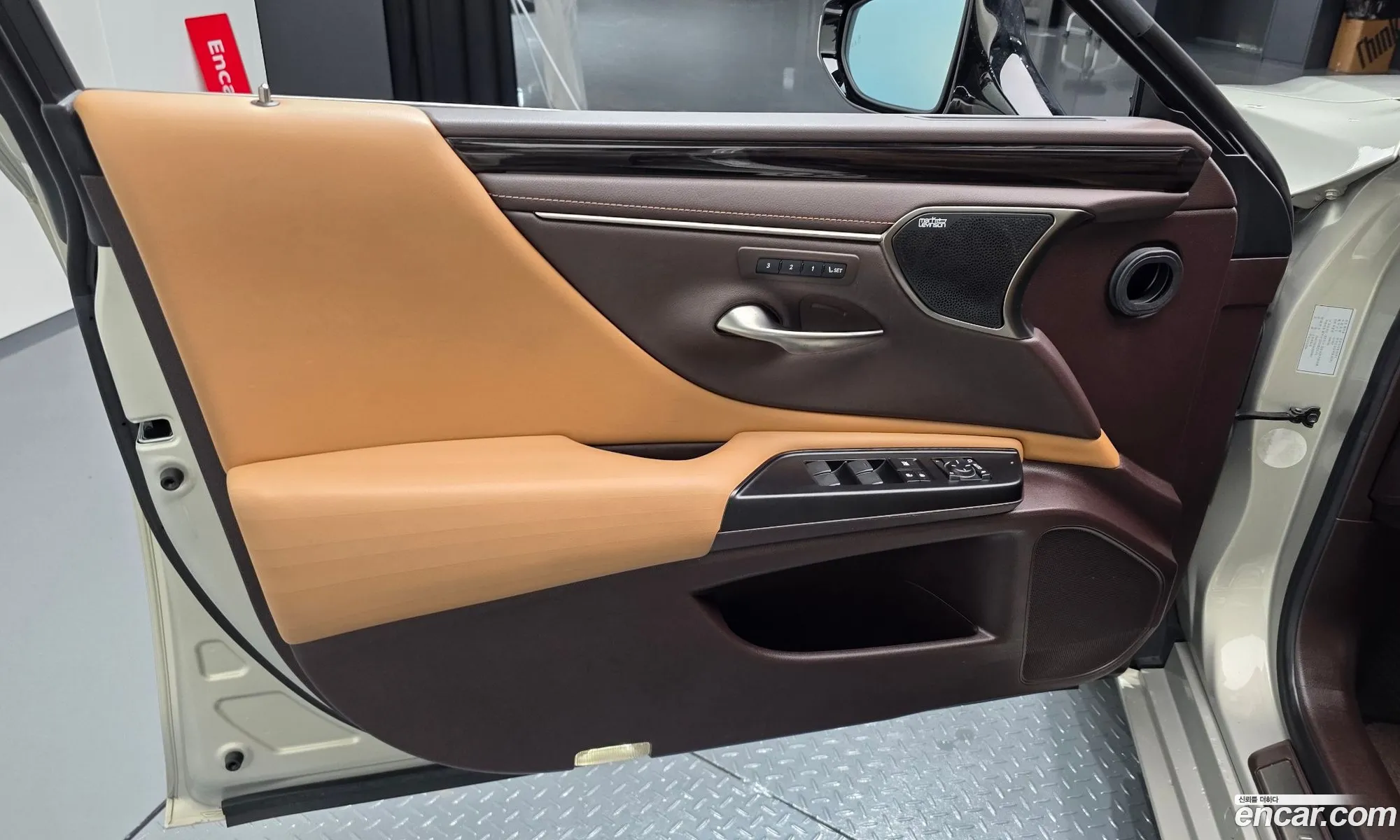 Lexus ES300h 7th Gen 2019 — 23