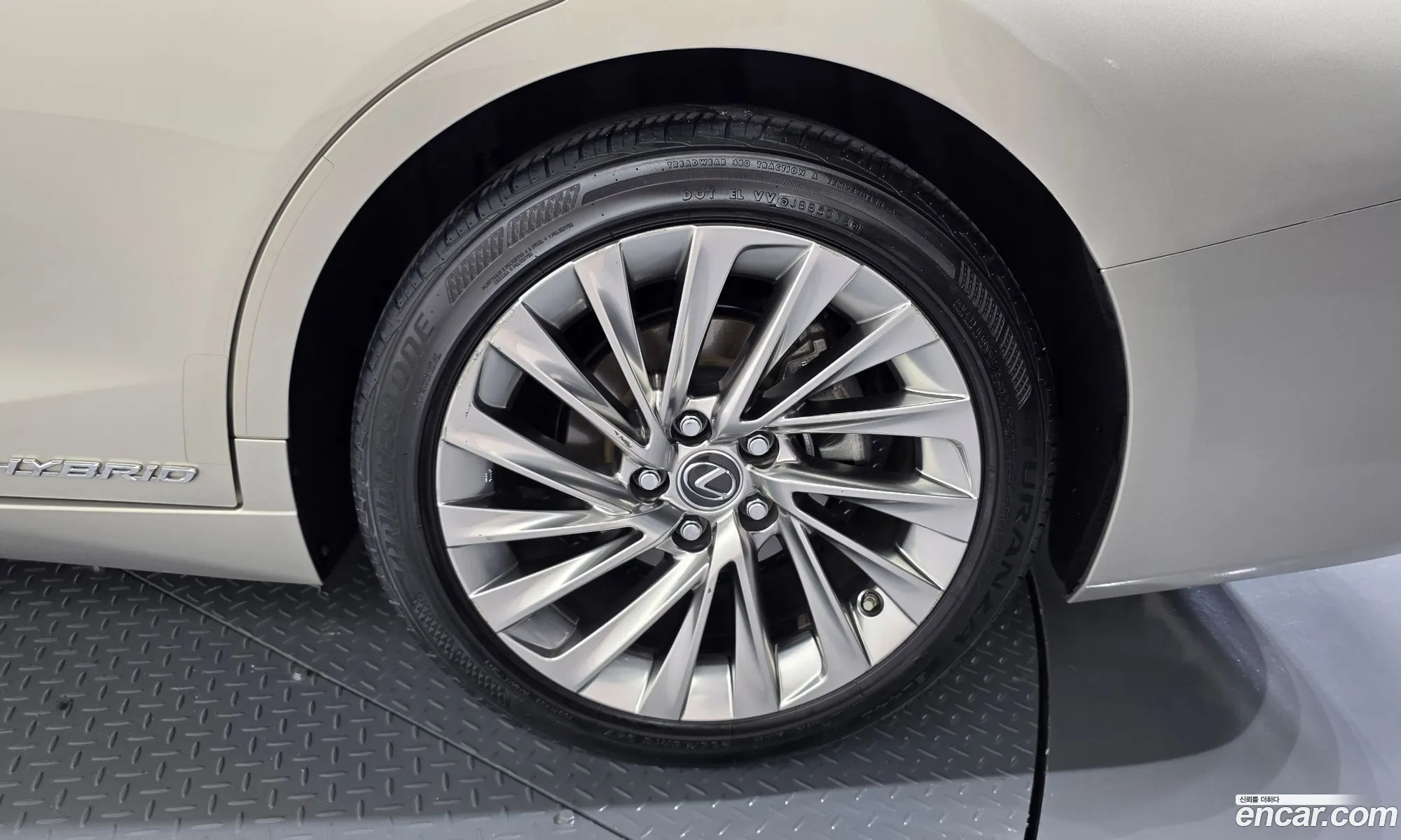 Lexus ES300h 7th Gen 2019 — 29