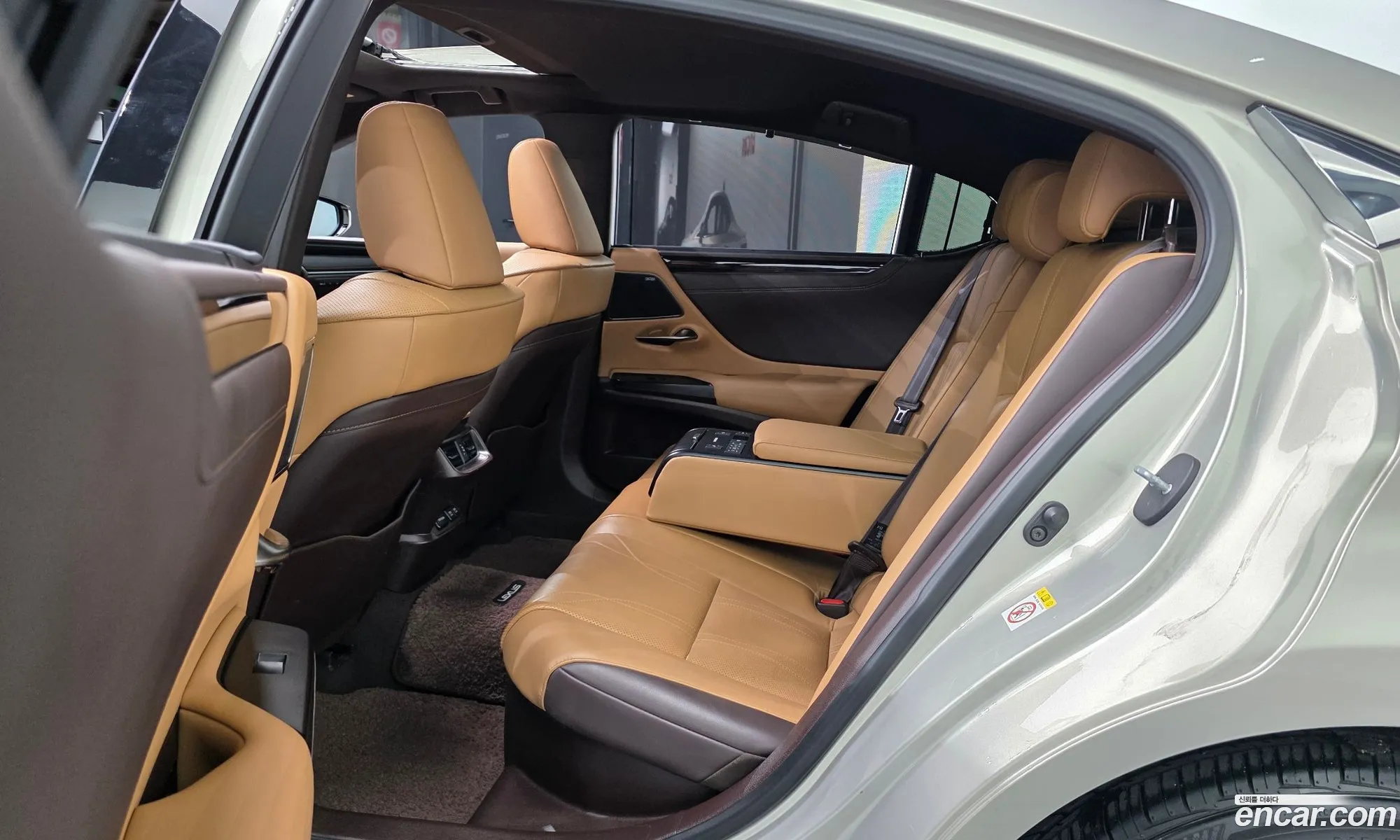 Lexus ES300h 7th Gen 2019 — 26