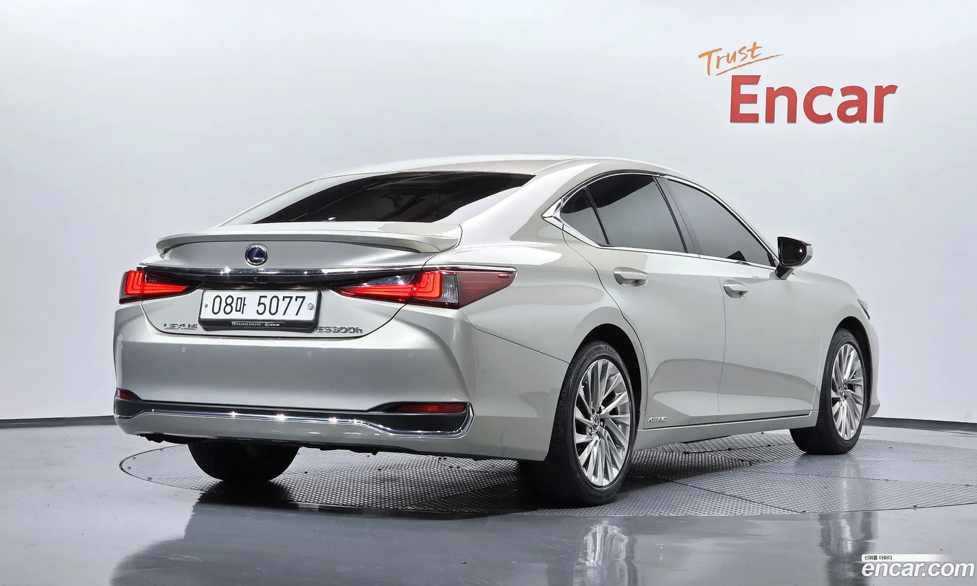 Lexus ES300h 7th Gen 2019 — 11