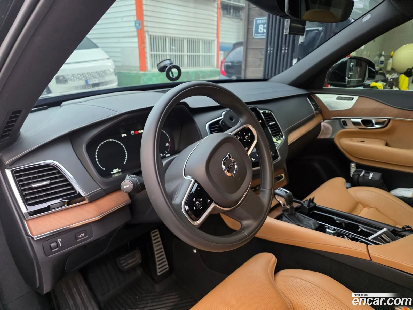Volvo XC90 2017 — 16