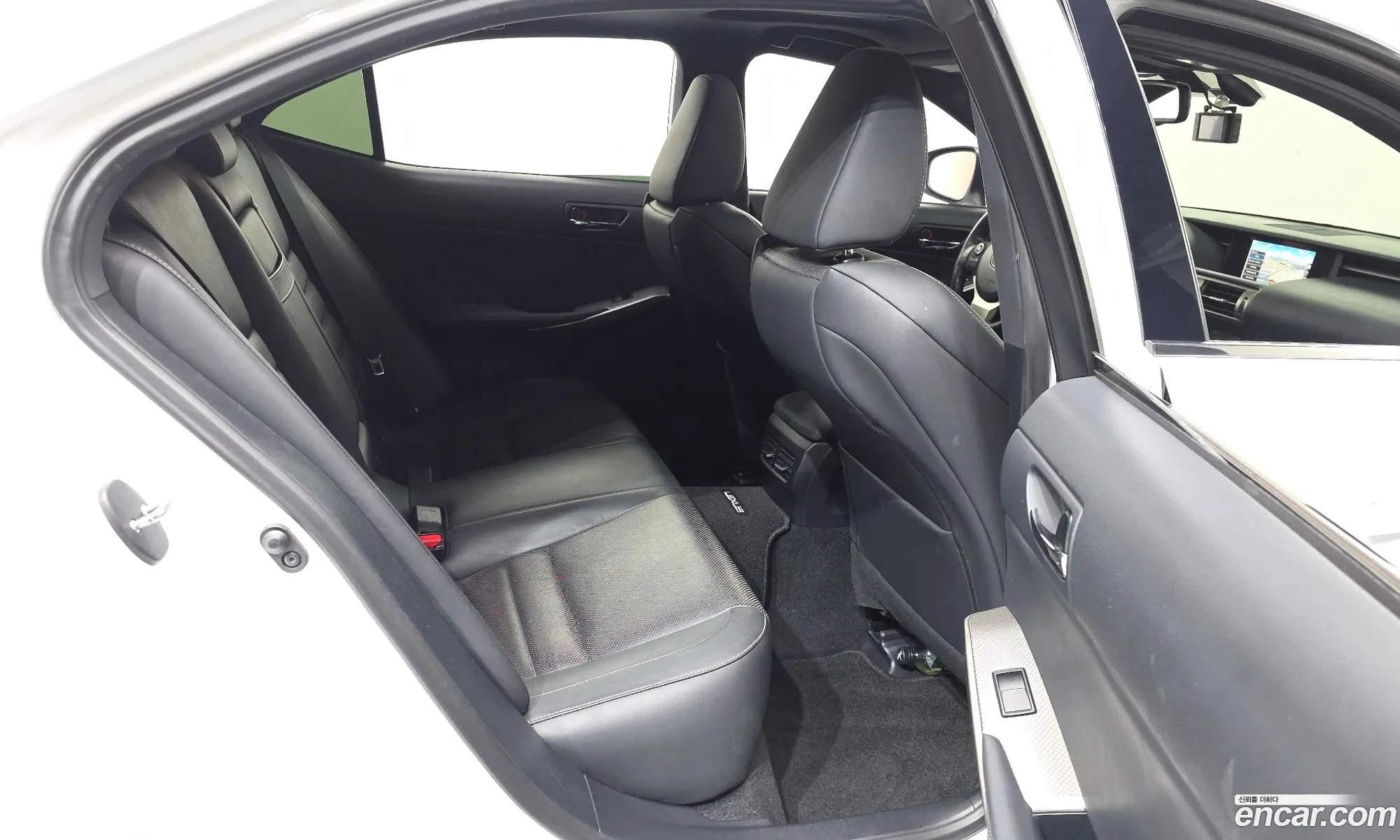 Lexus IS200t 2016 JTHBA5D26G5015242 — 9