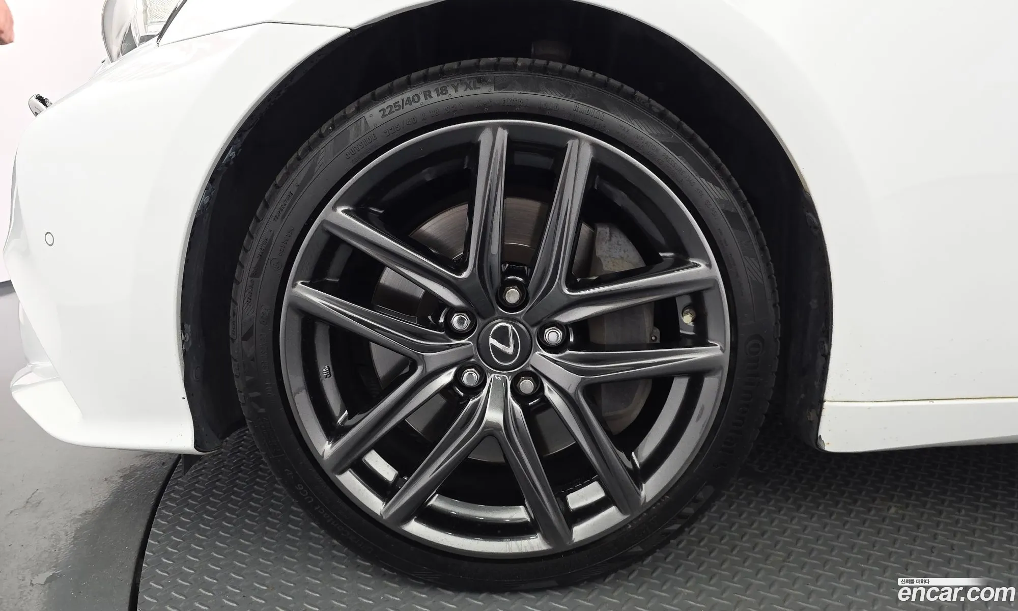Lexus IS200t 2016 JTHBA5D26G5015242 — 17