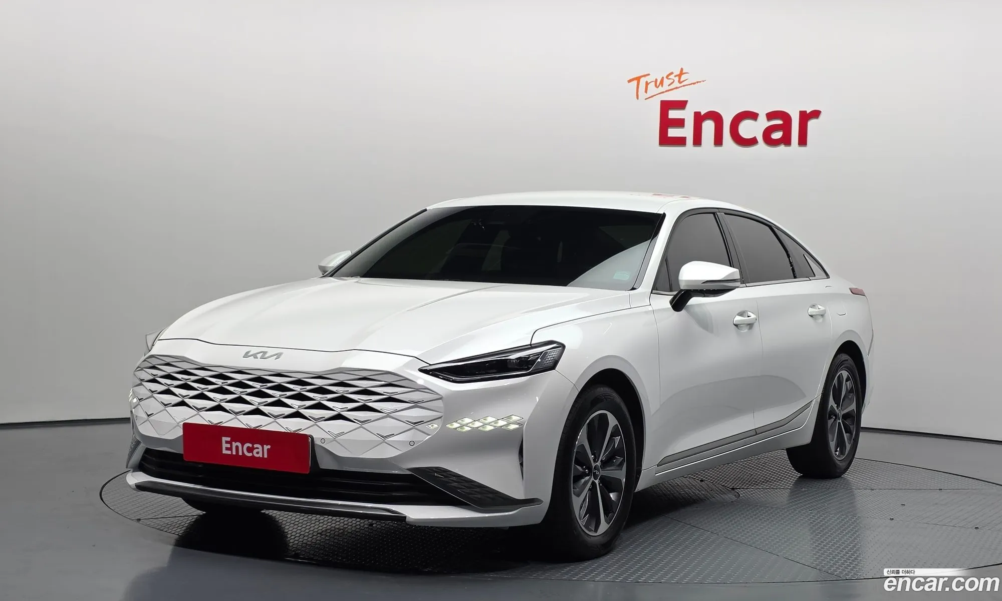Kia K8 Hybrid 2022 — 8