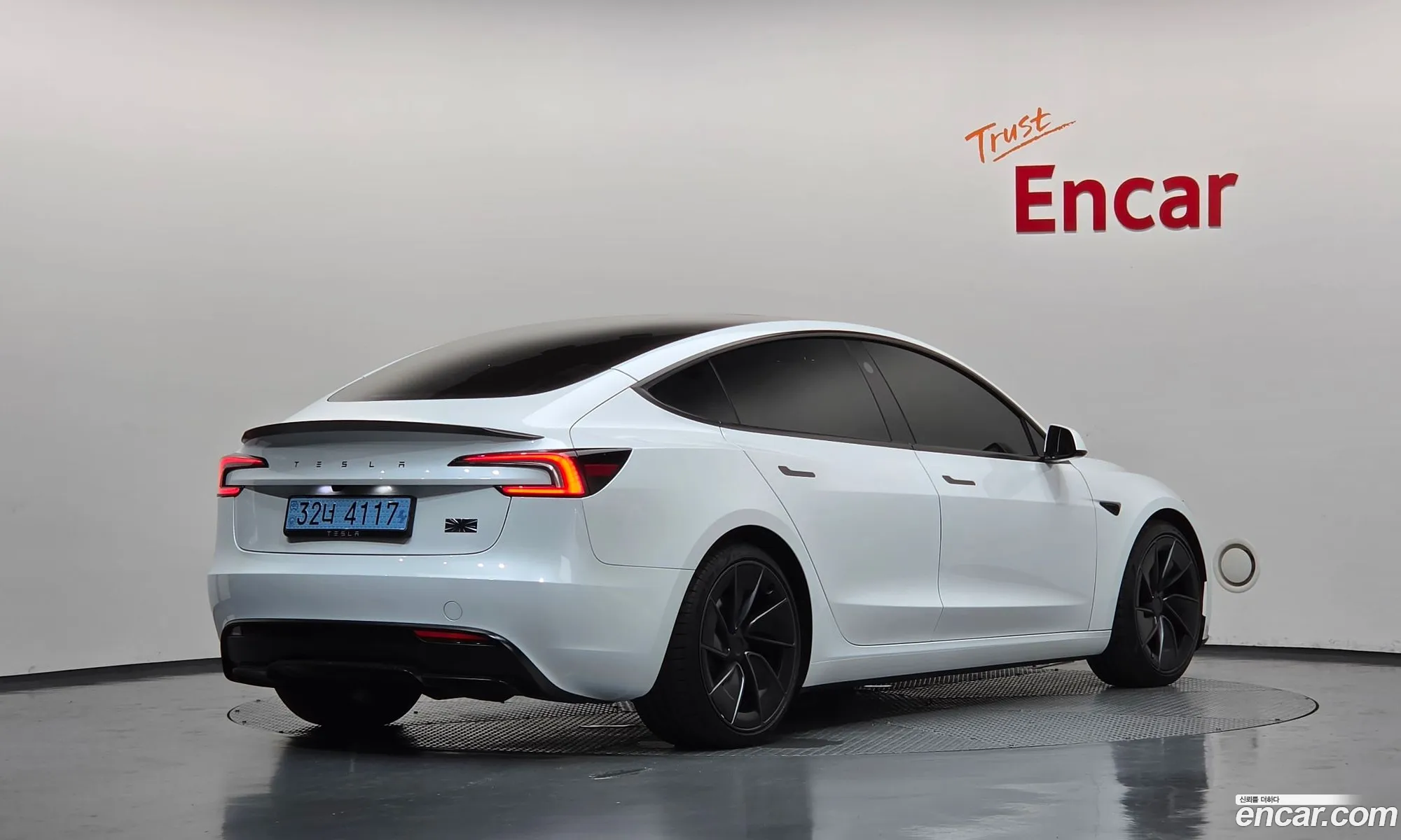 Tesla Model 3 2026 — 33
