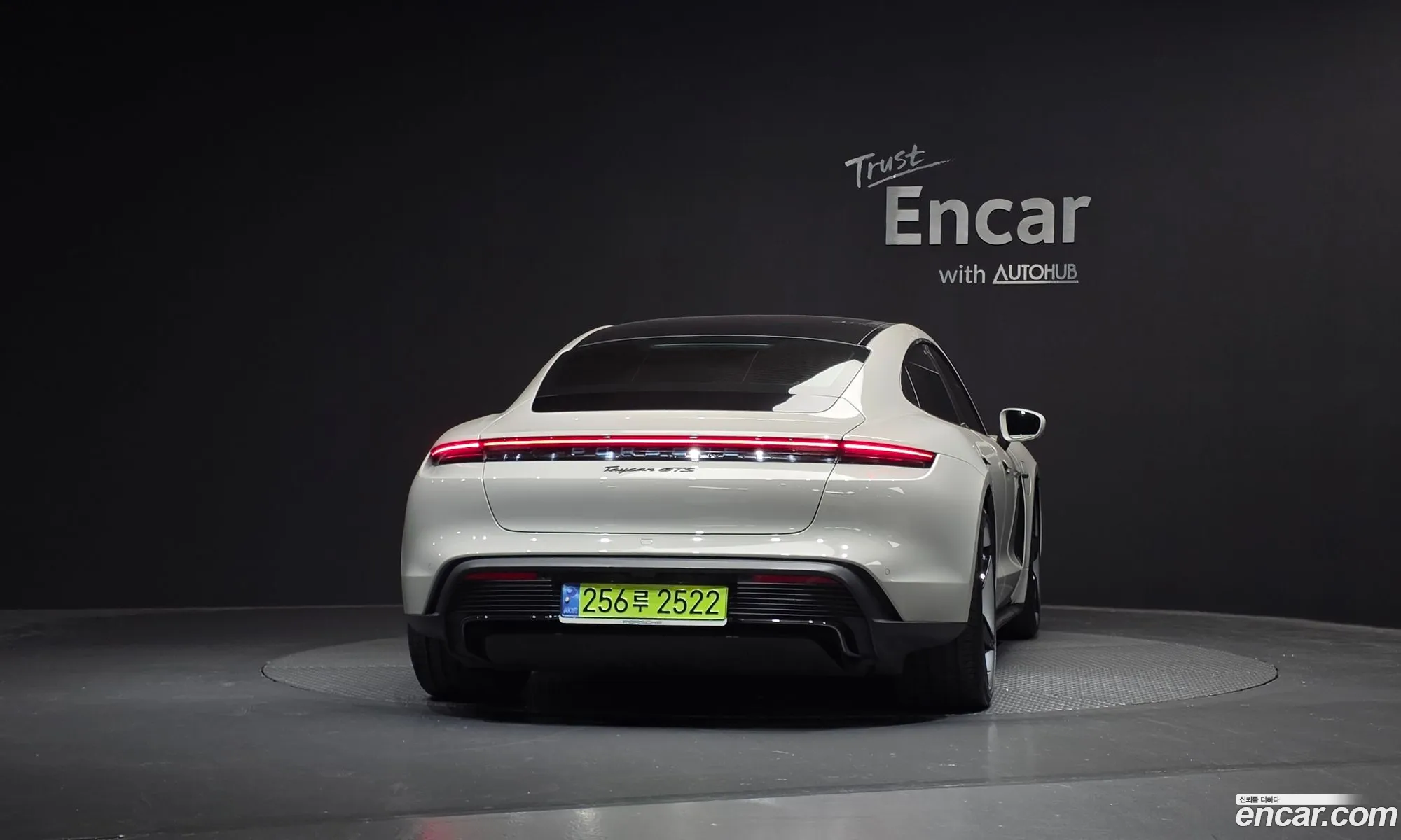 Porsche Taycan 2024 — 35