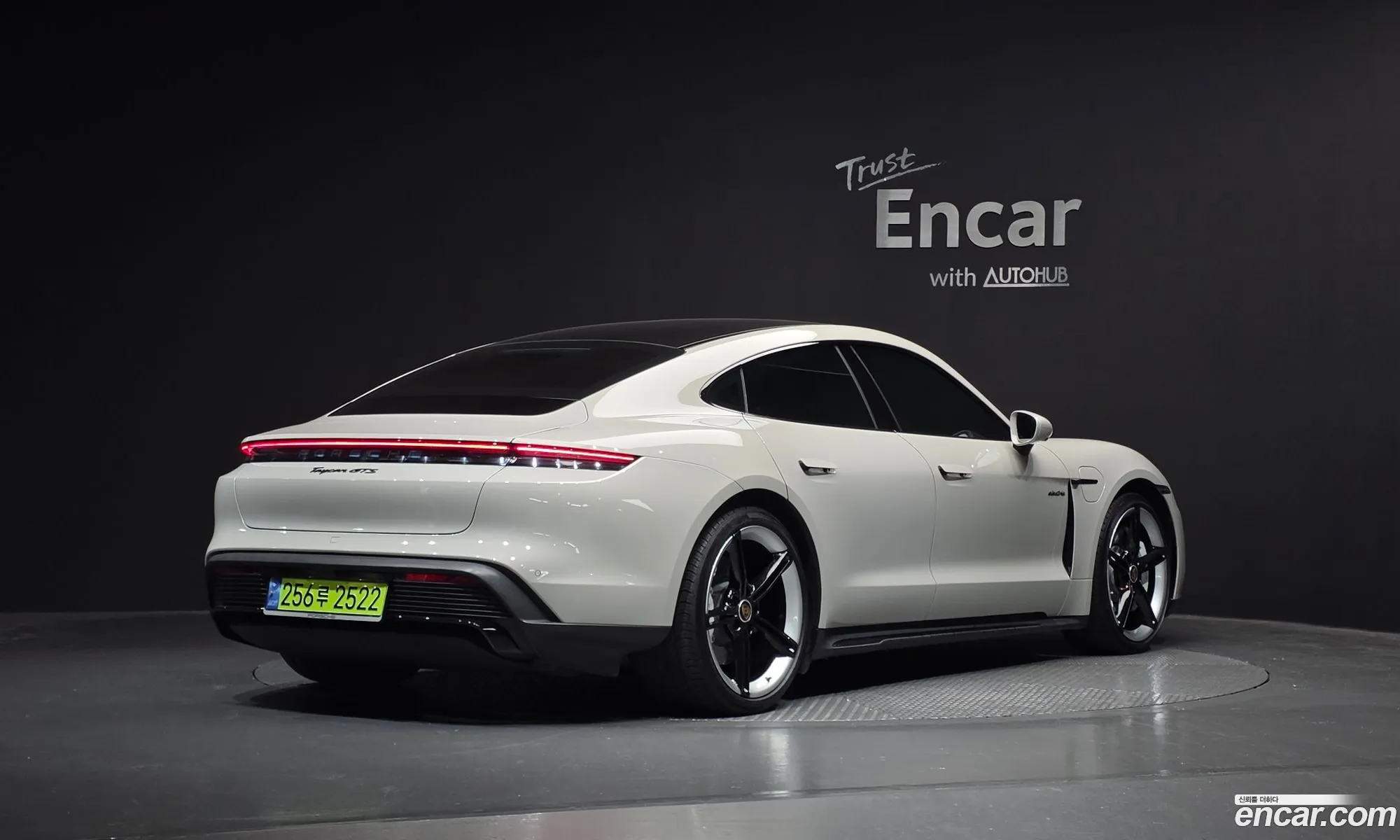 Porsche Taycan 2024 — 22