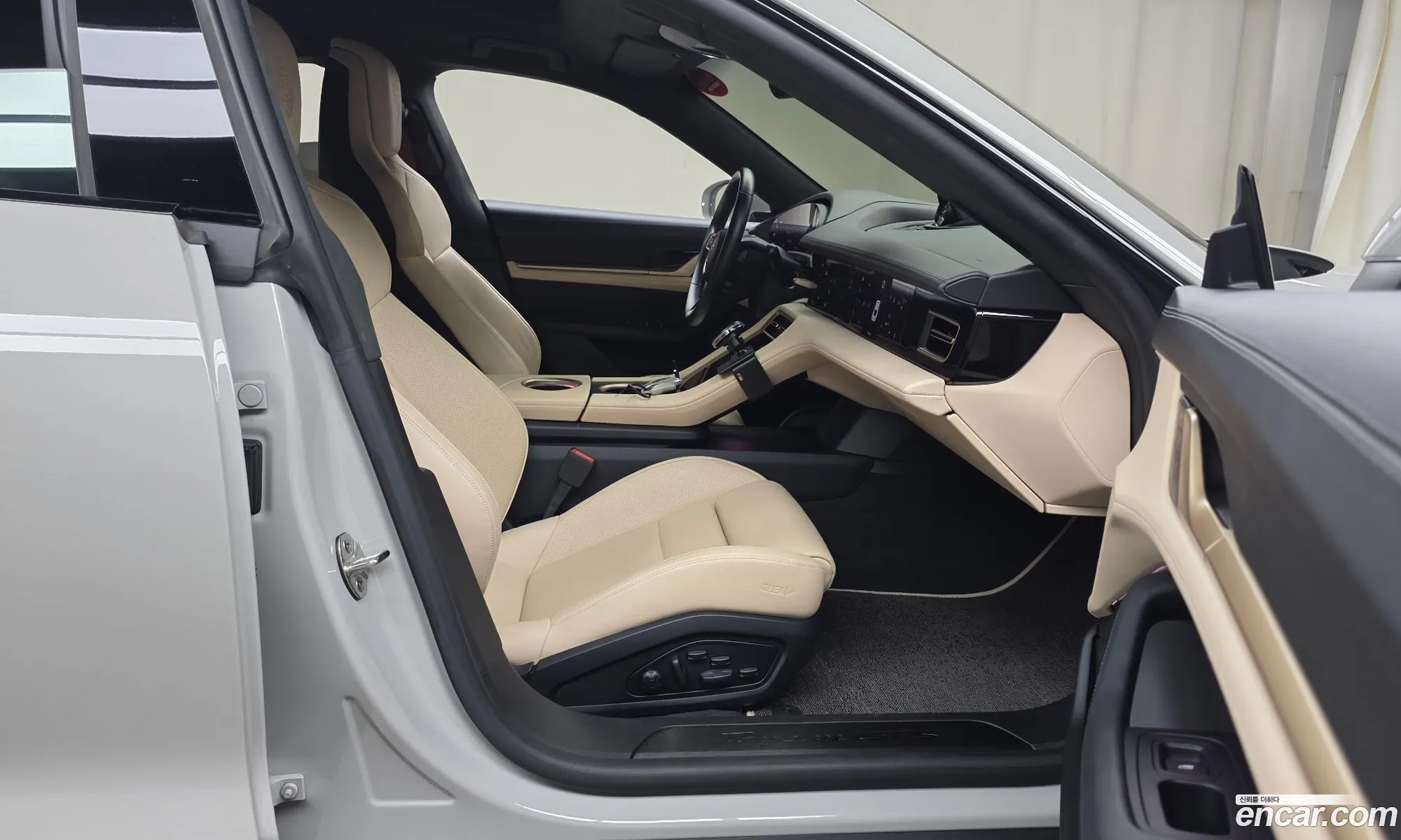 Porsche Taycan 2024 — 17